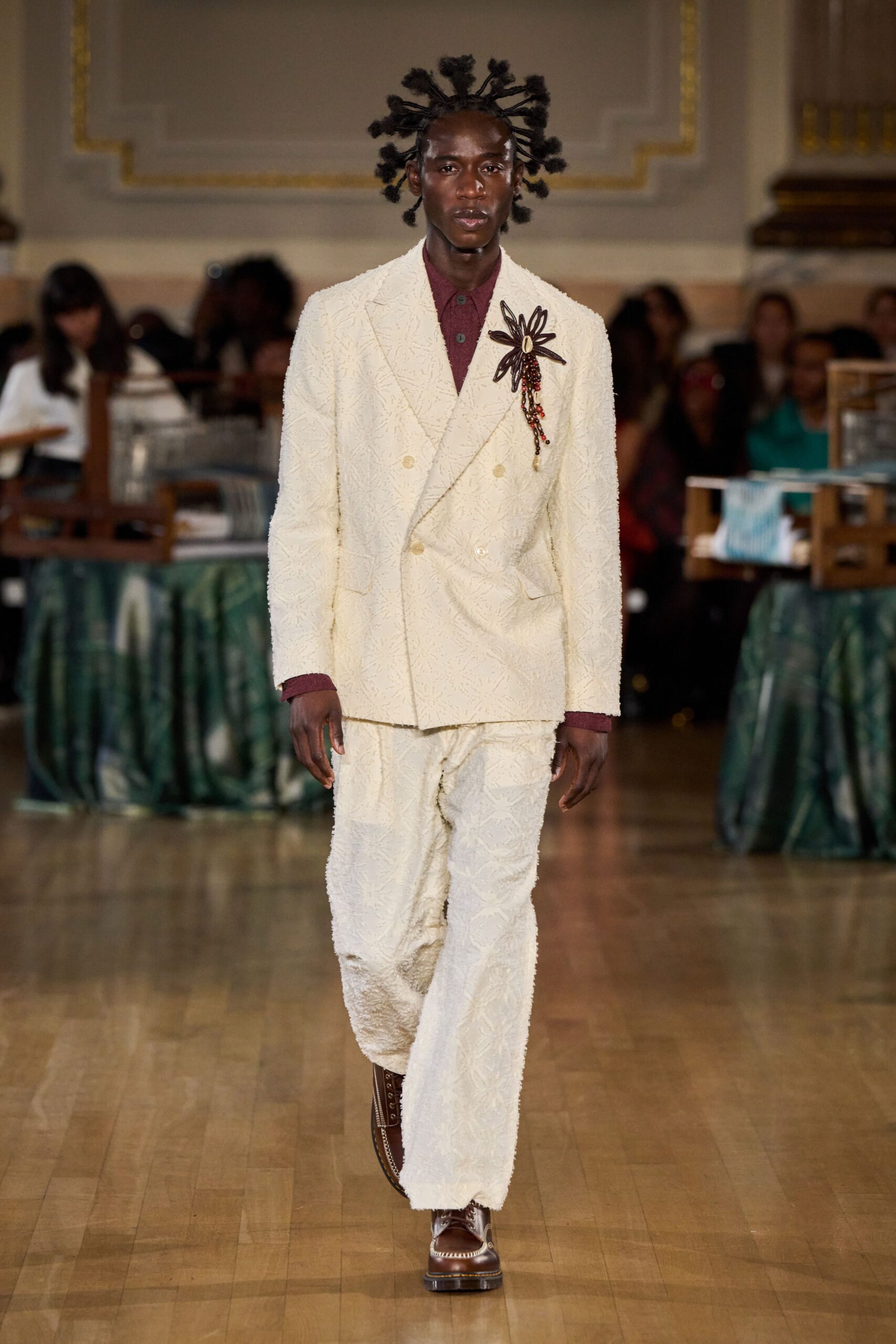 white cotton long-sleeve collared tailored embroidered suit