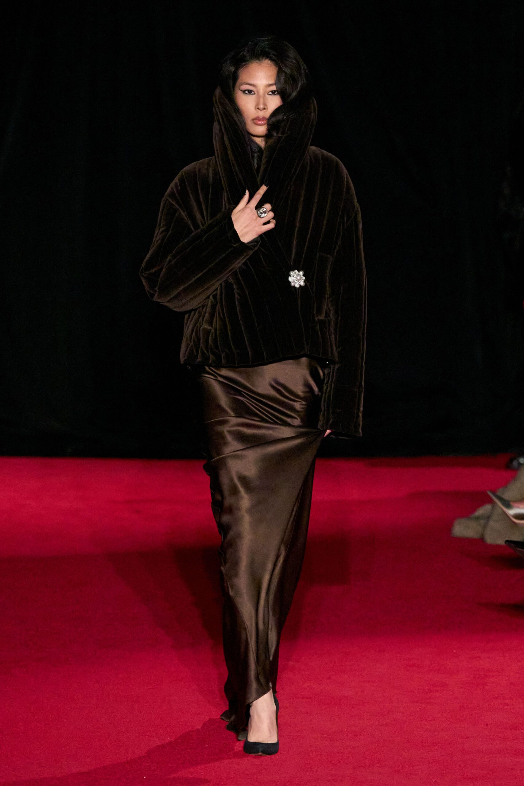 brown velvet long-sleeve collared relaxed pleated jacket