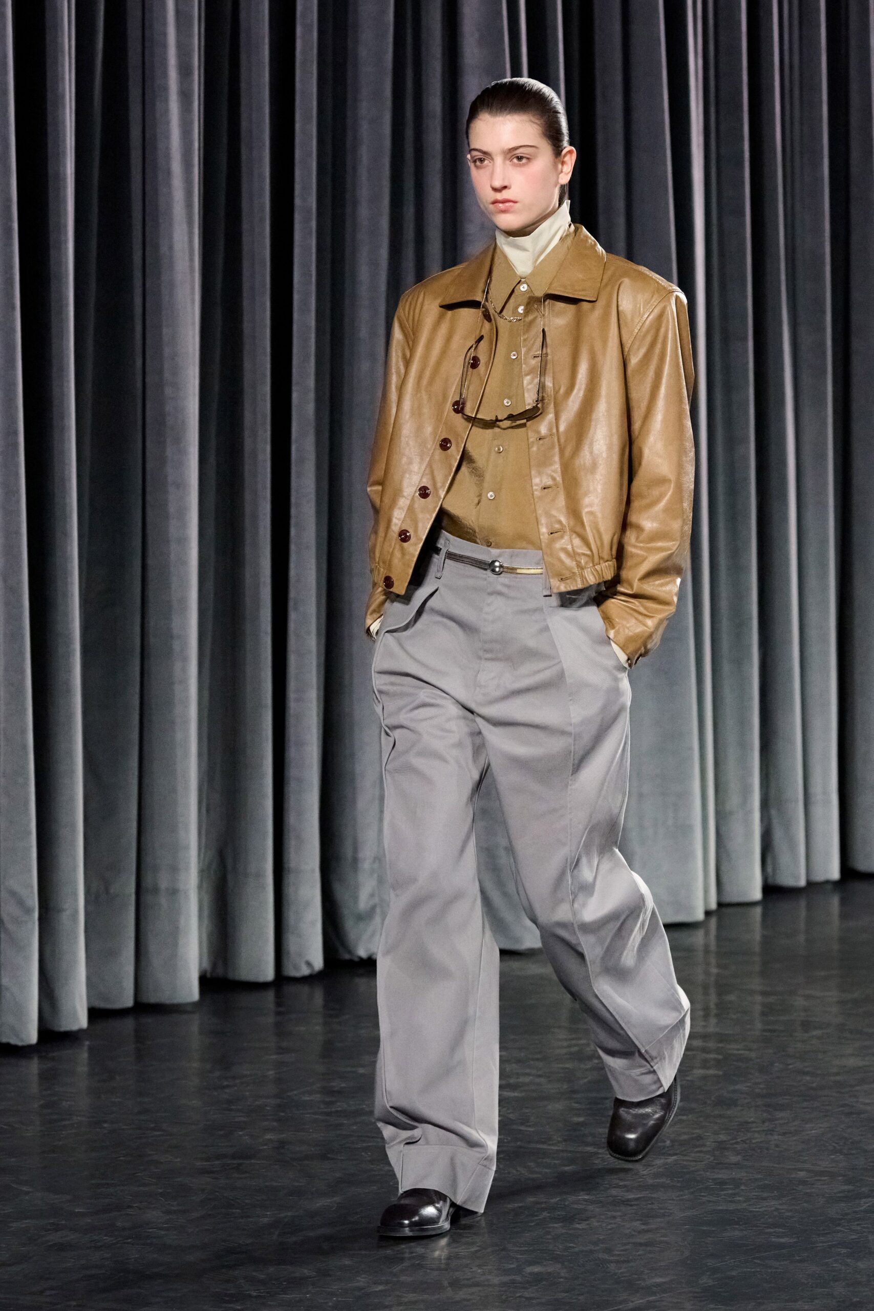 gray cotton relaxed pleated pants