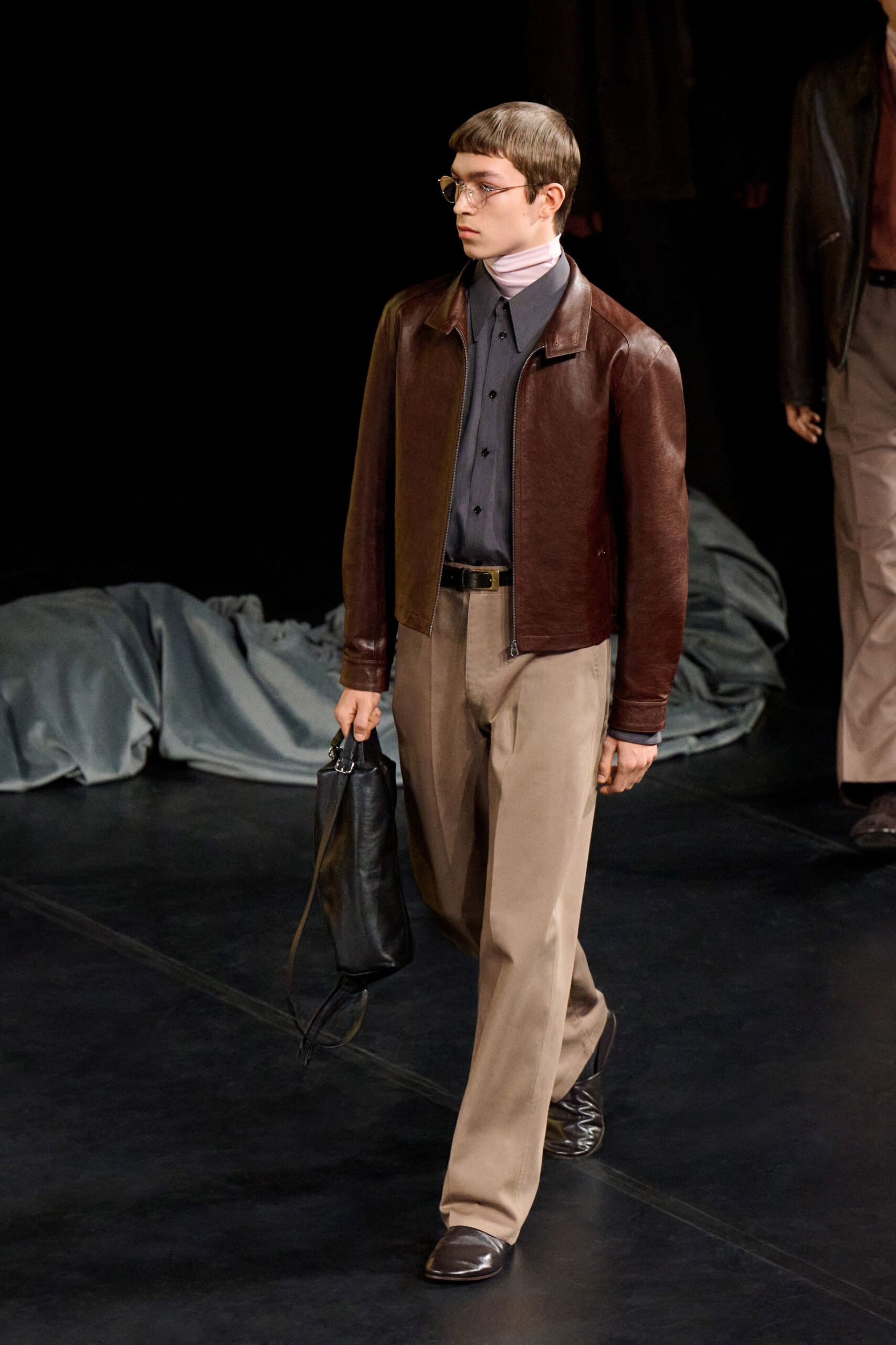 gray cotton long-sleeve collared fitted shirt