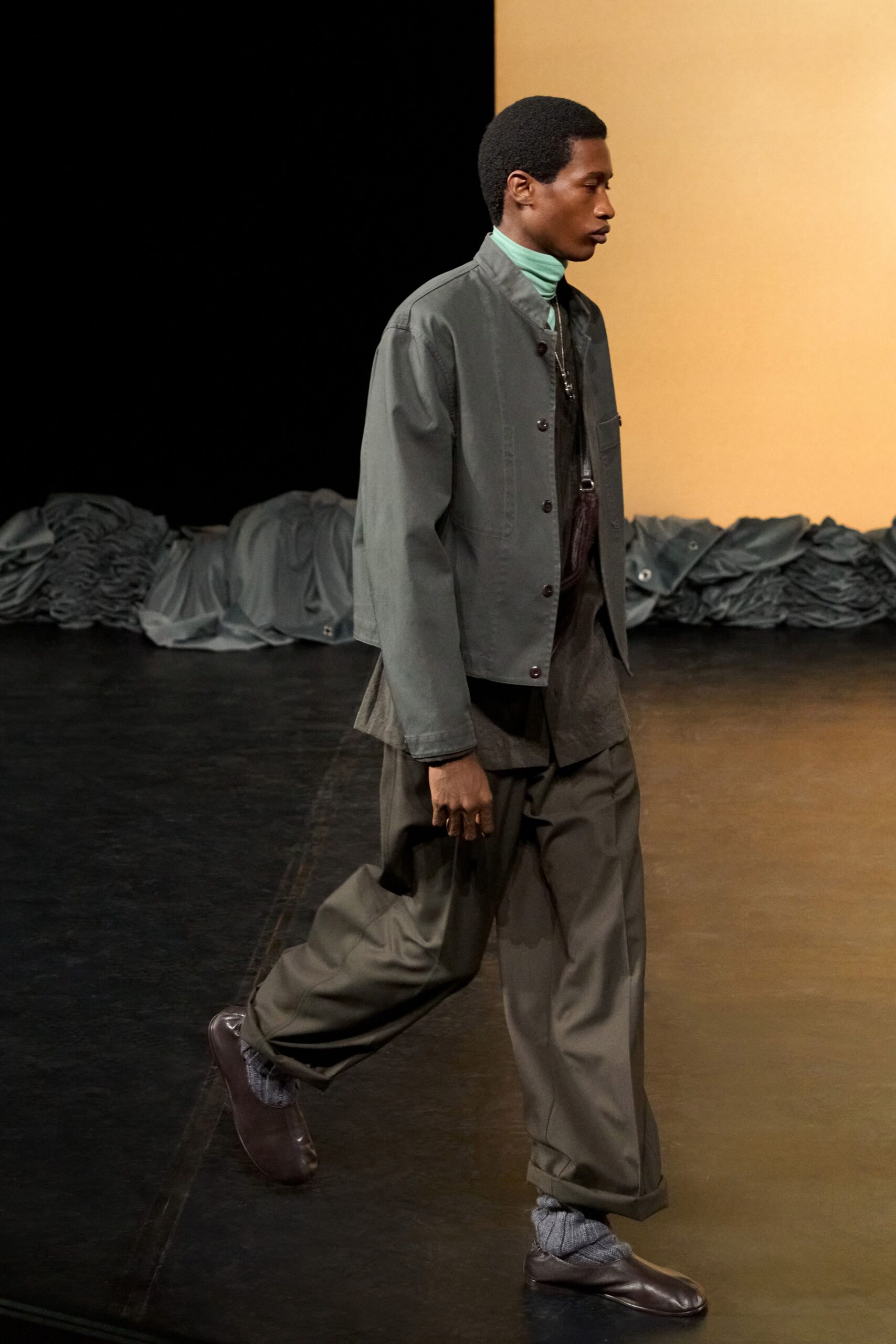 gray cotton long-sleeve collared relaxed jacket