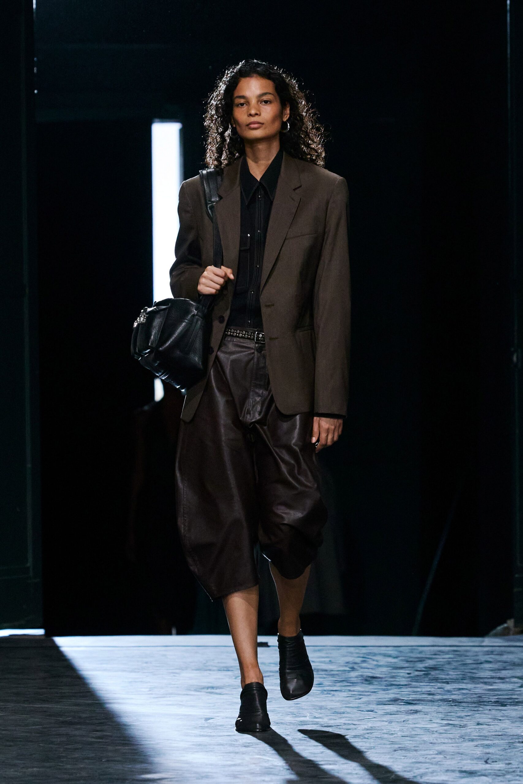 brown cotton relaxed pleated pants