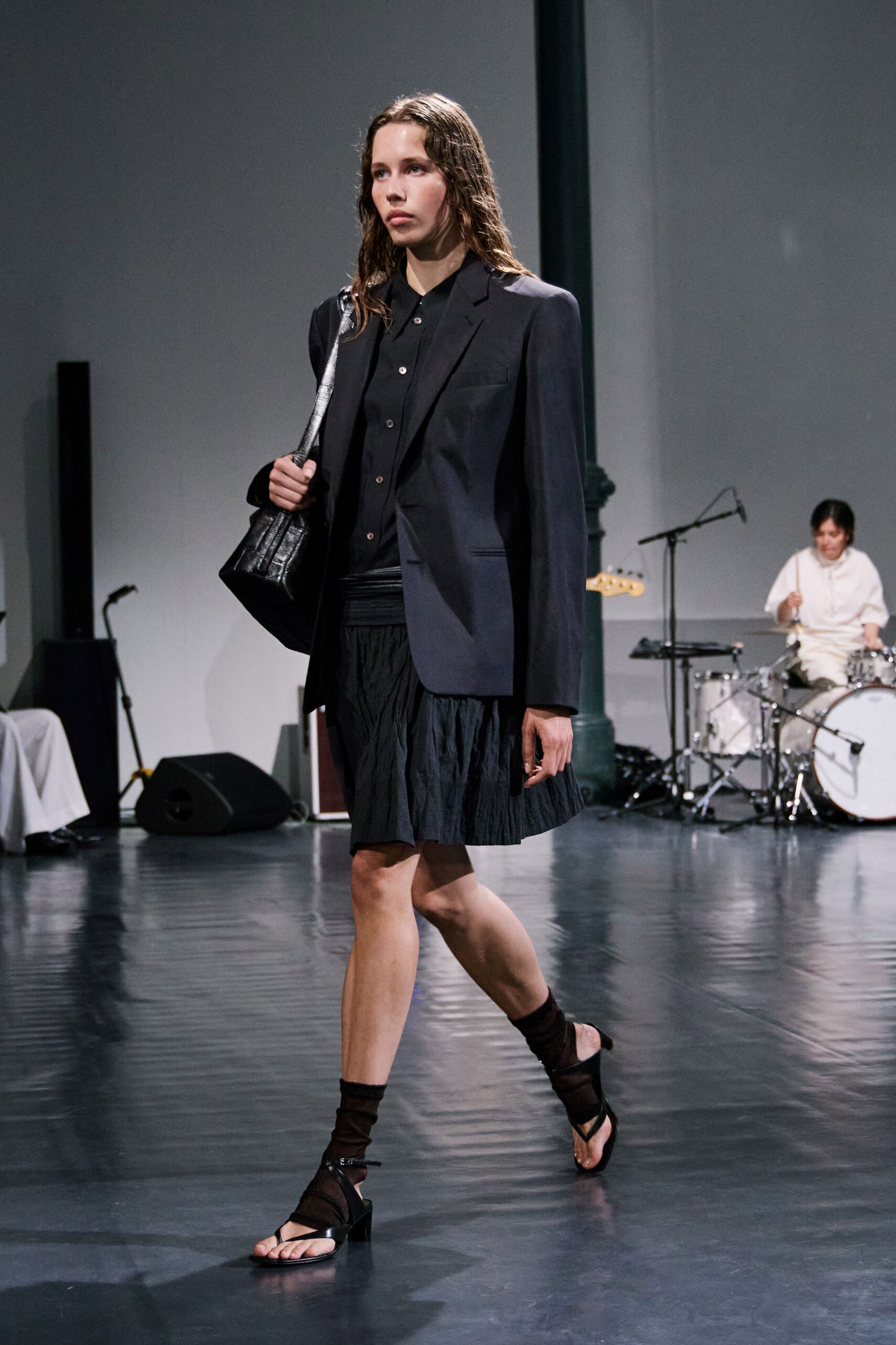 black cotton long-sleeve collared tailored blazer