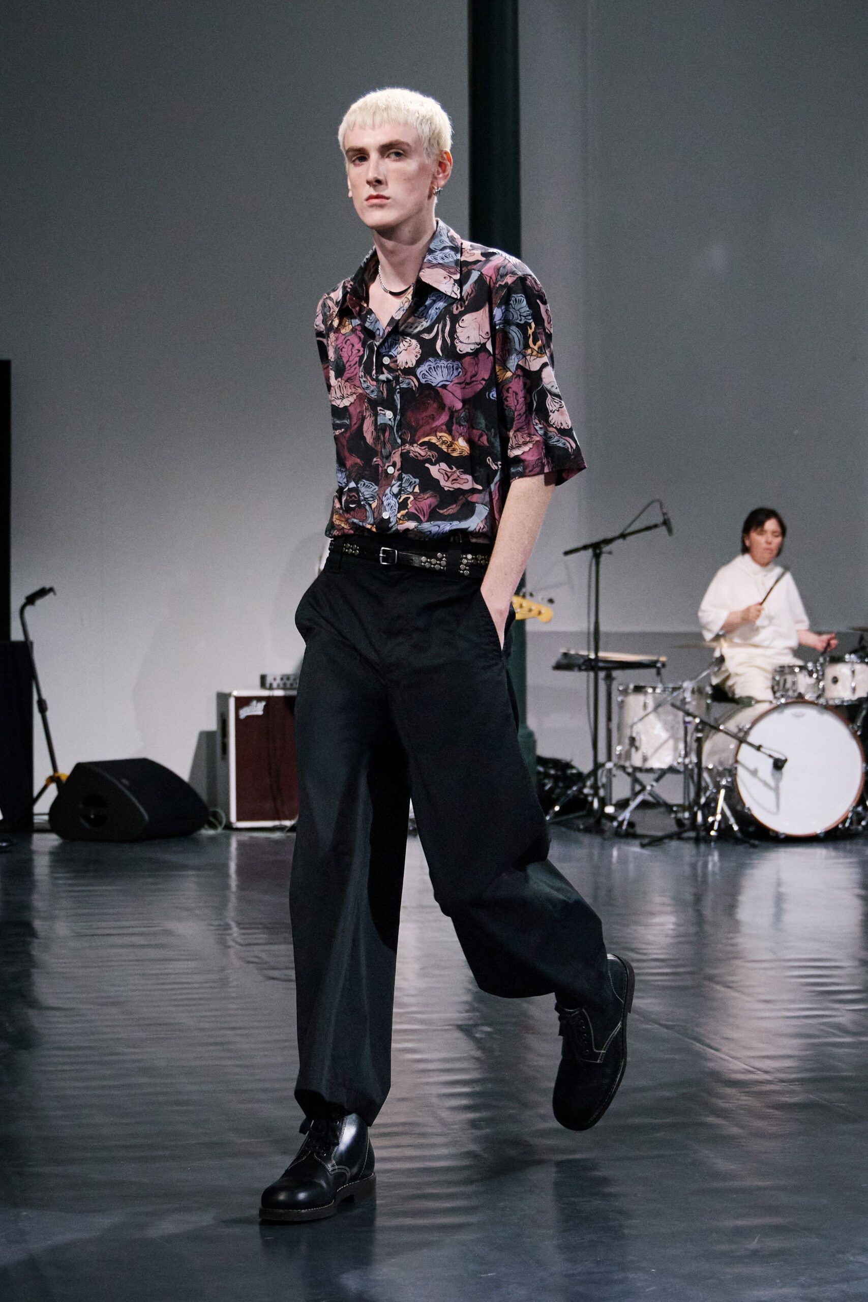 black cotton short-sleeve collared relaxed printed shirt