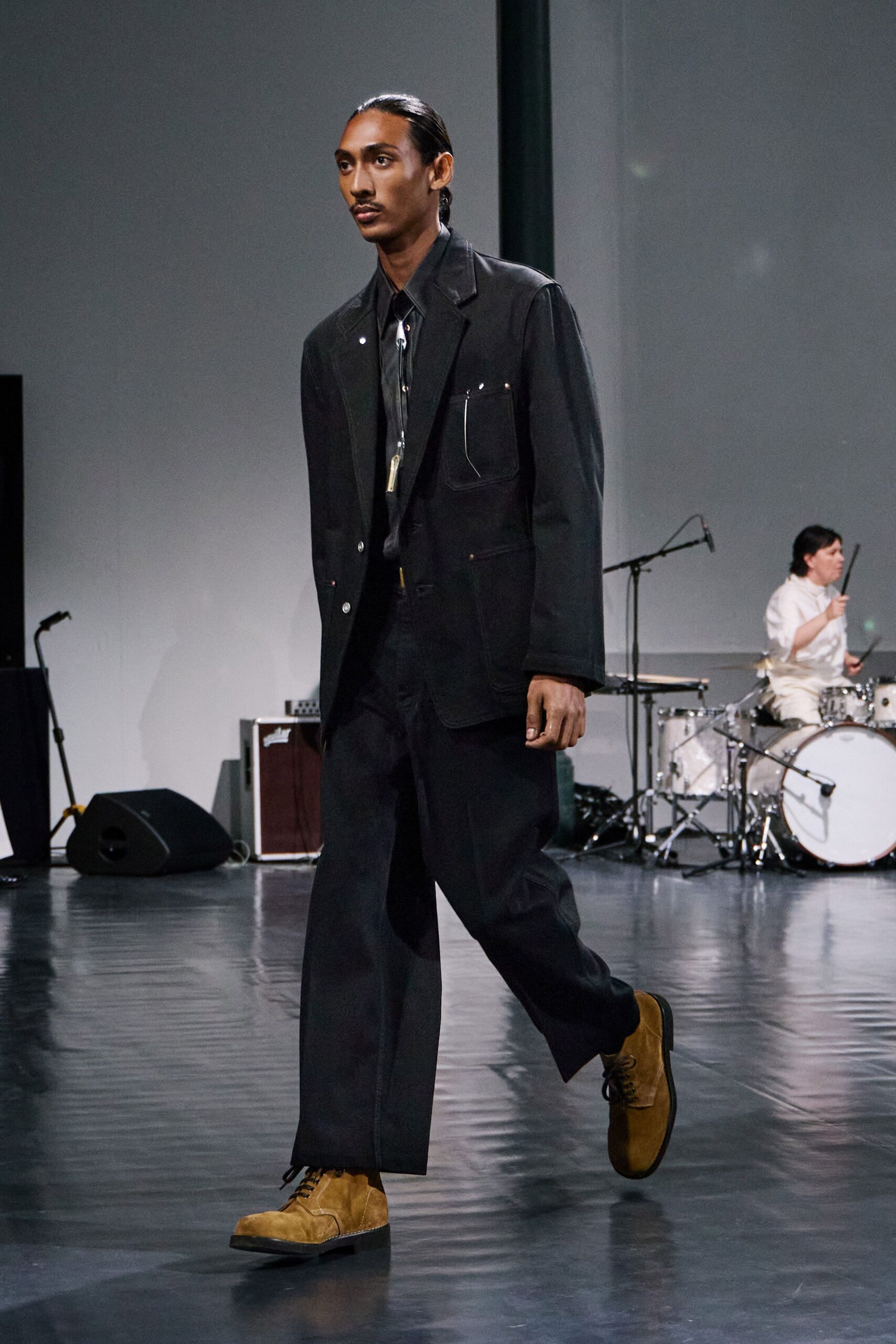 black denim long-sleeve collared relaxed pockets jacket