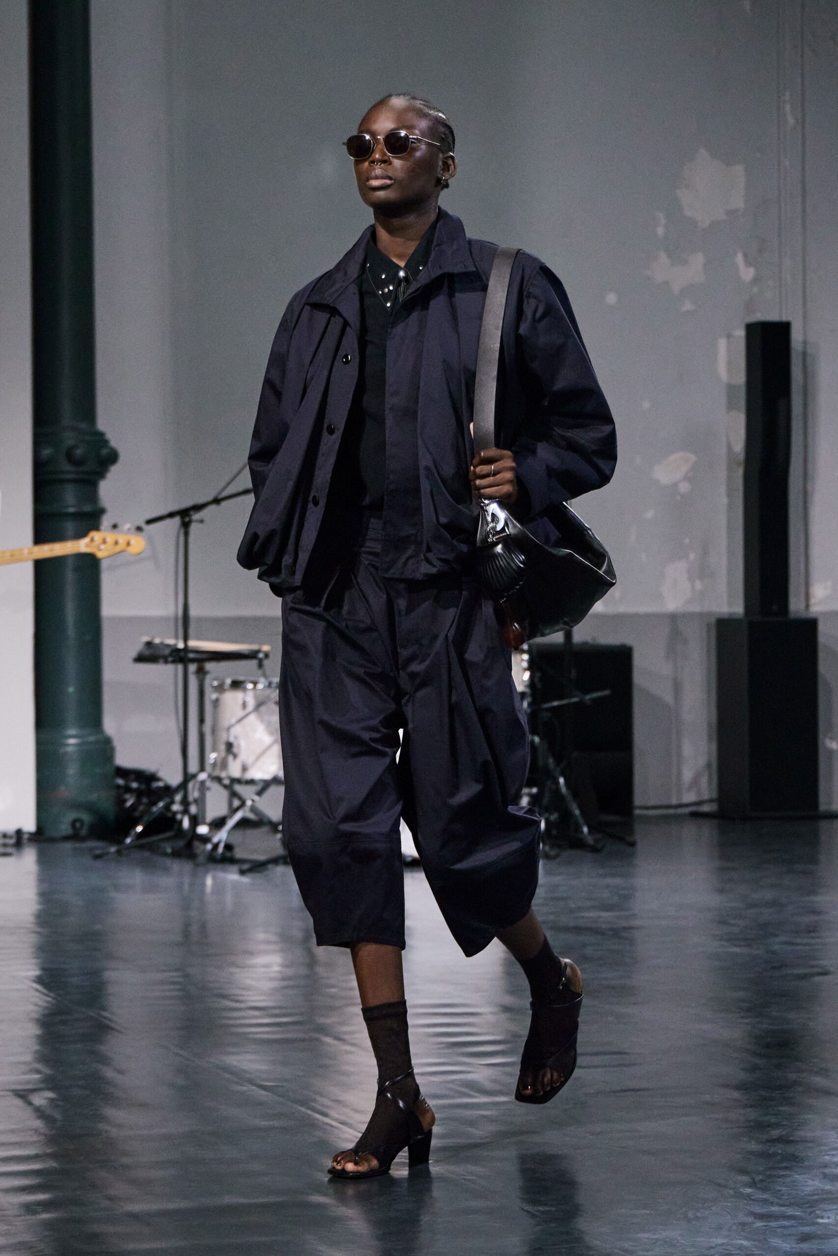 black cotton relaxed cropped pants