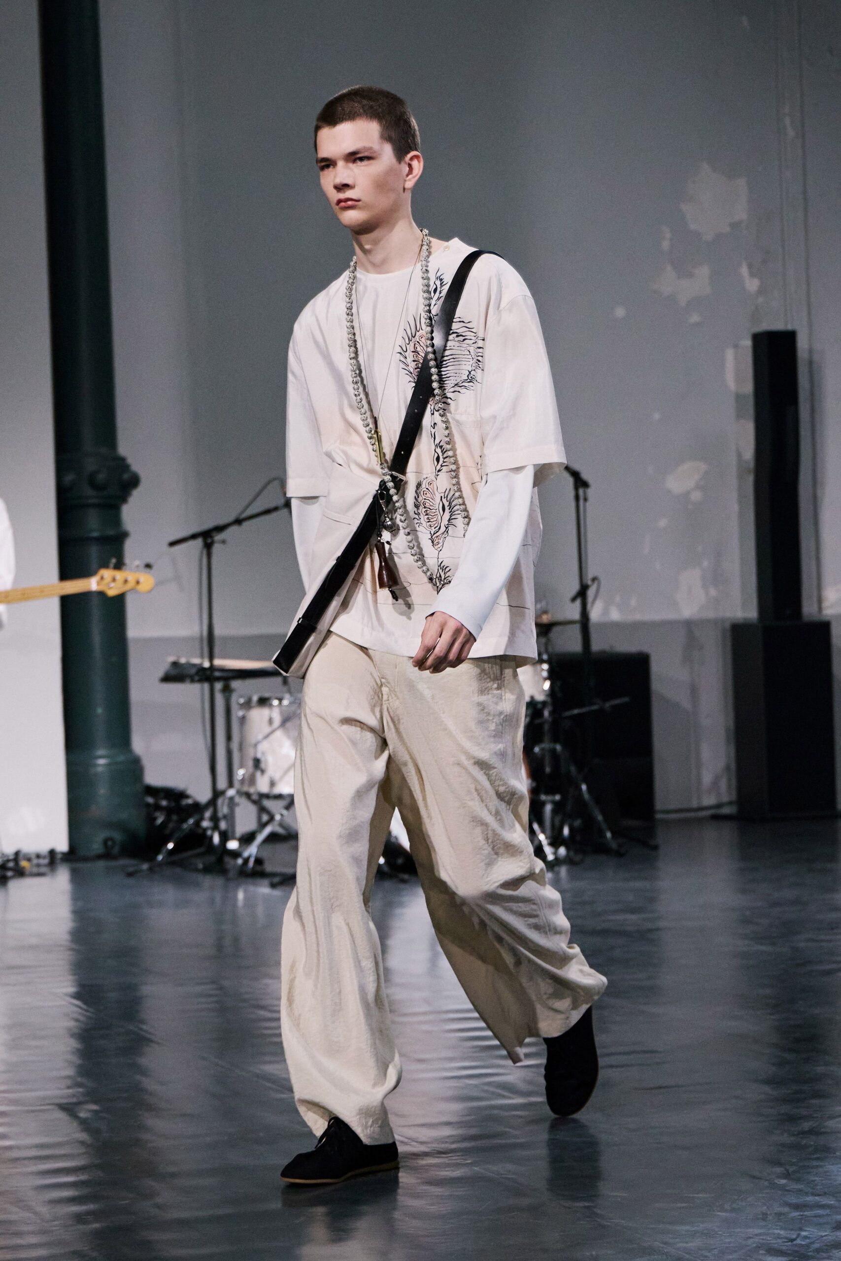 white cotton short-sleeve collared relaxed printed t-shirt