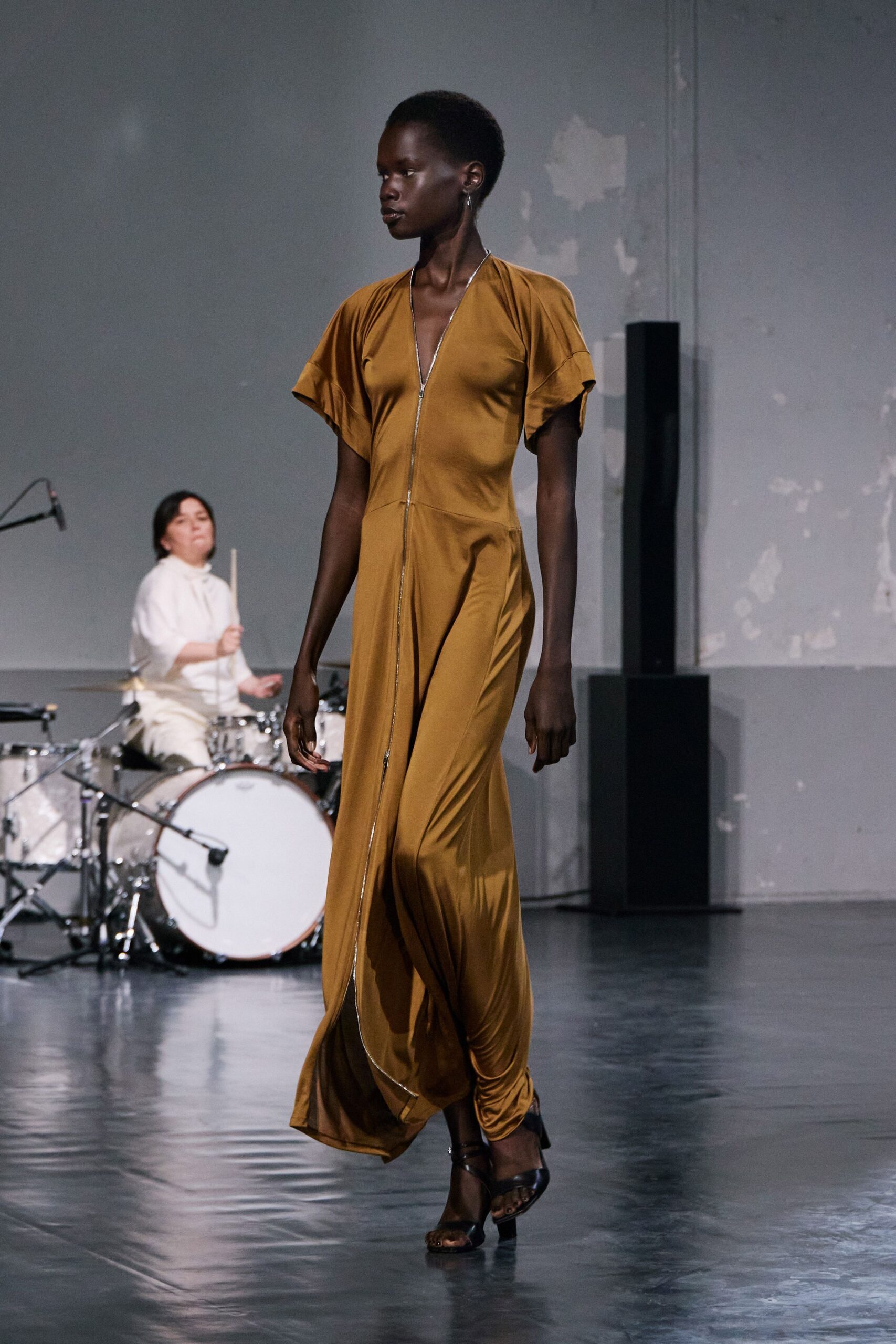 brown silk short-sleeve v-neck fitted zippered draped gown