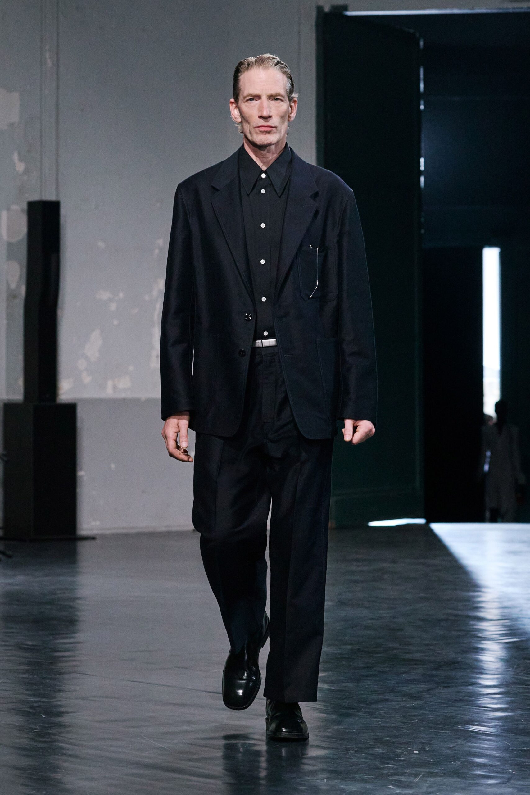 black cotton long-sleeve collared tailored buttoned suit