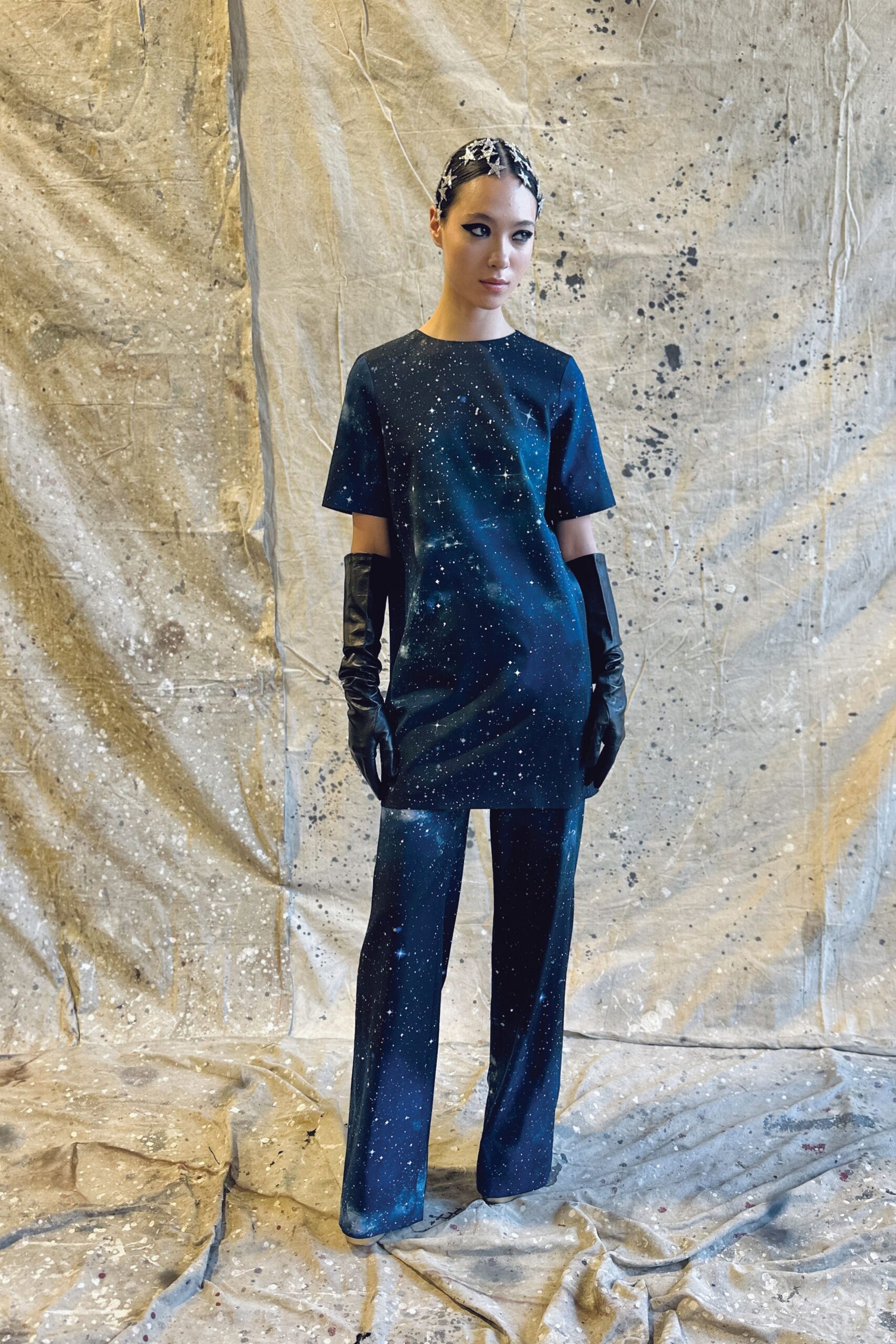 black cotton short-sleeve collared relaxed printed top