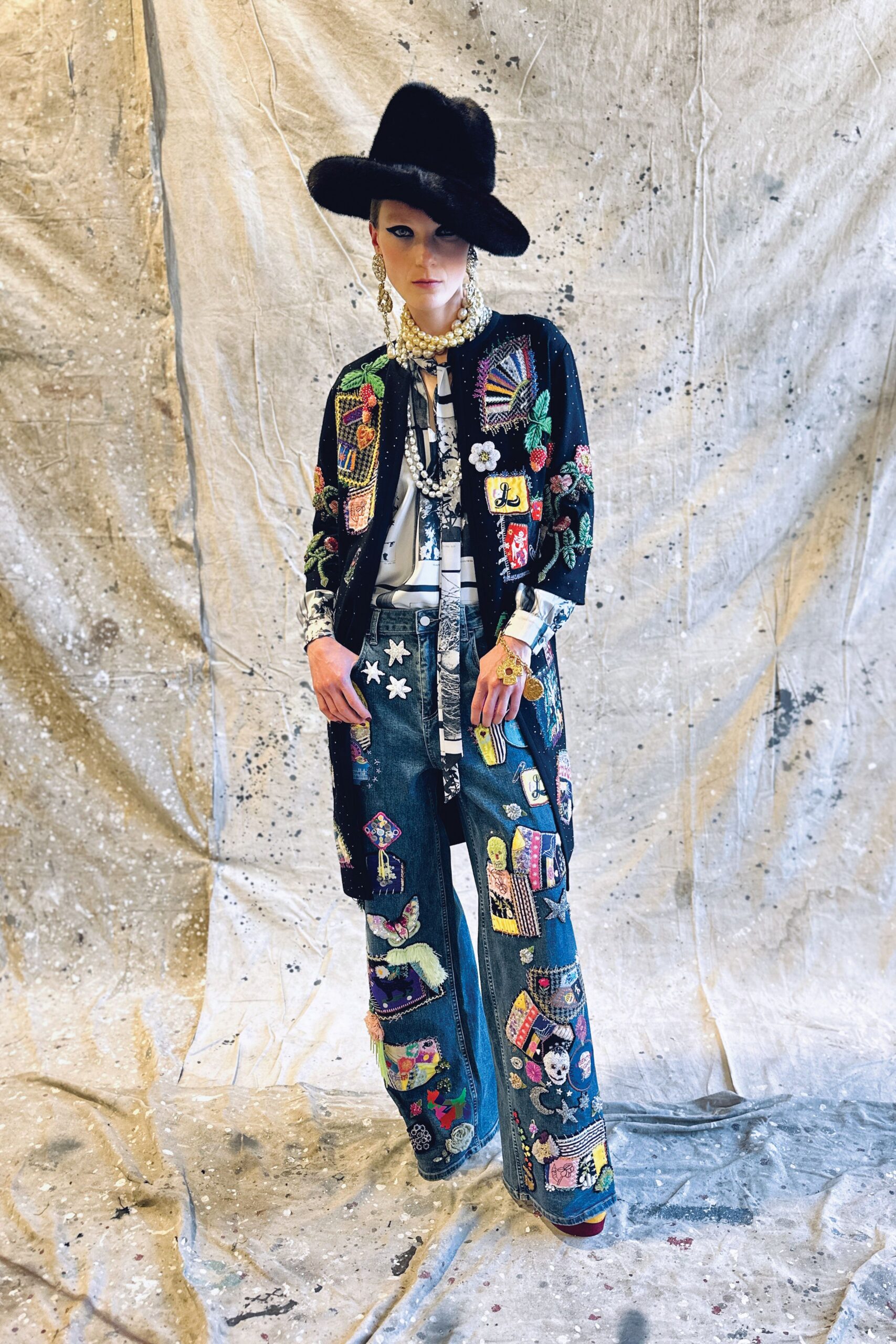 blue denim relaxed high-waisted embroidered pants