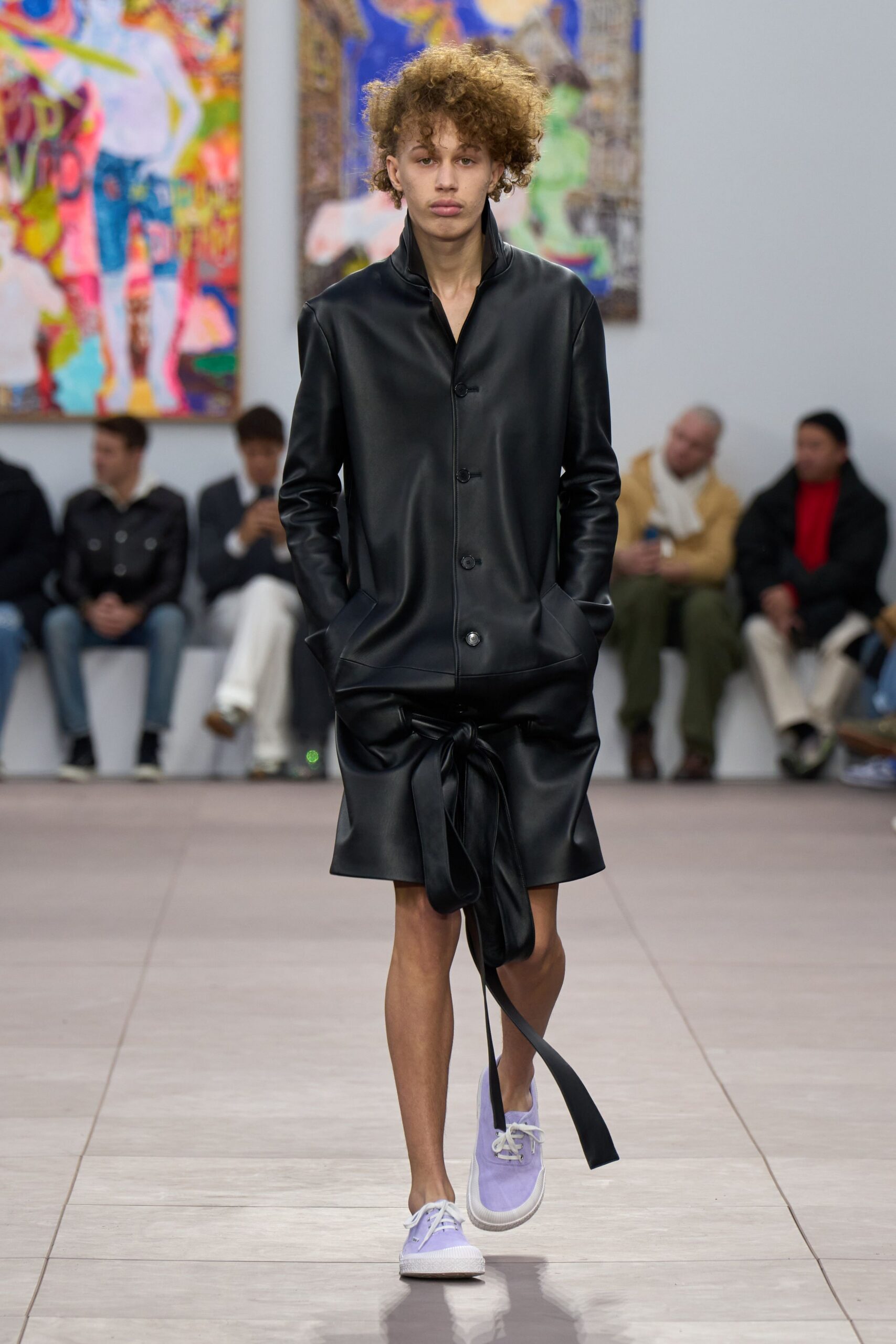 black leather long-sleeve collared fitted zippered short coat