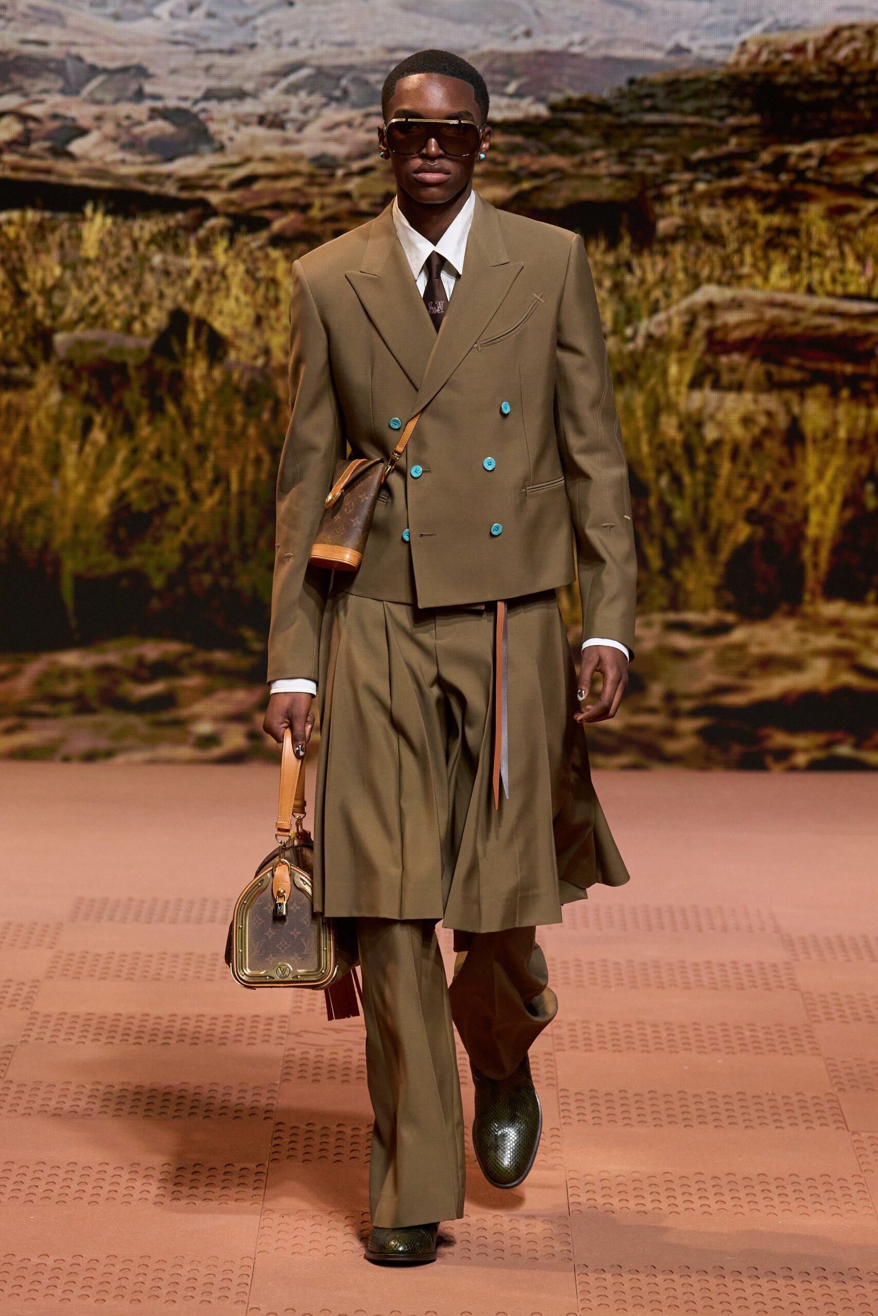 green cotton long-sleeve collared tailored buttoned pleated suit