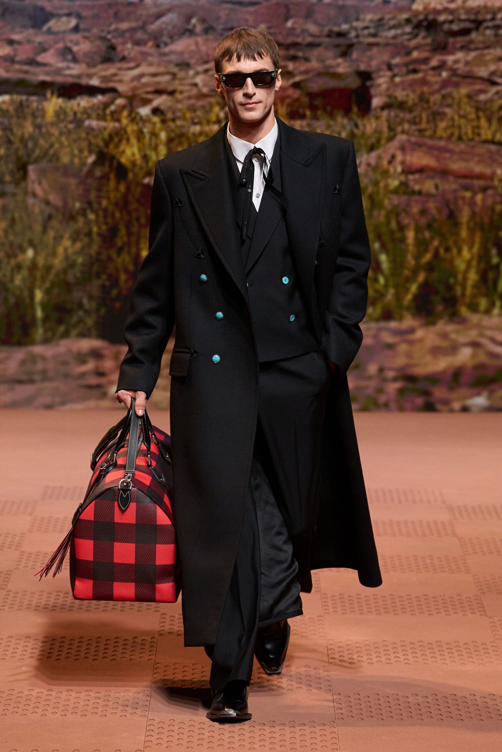 black wool long-sleeve collared fitted buttoned suit