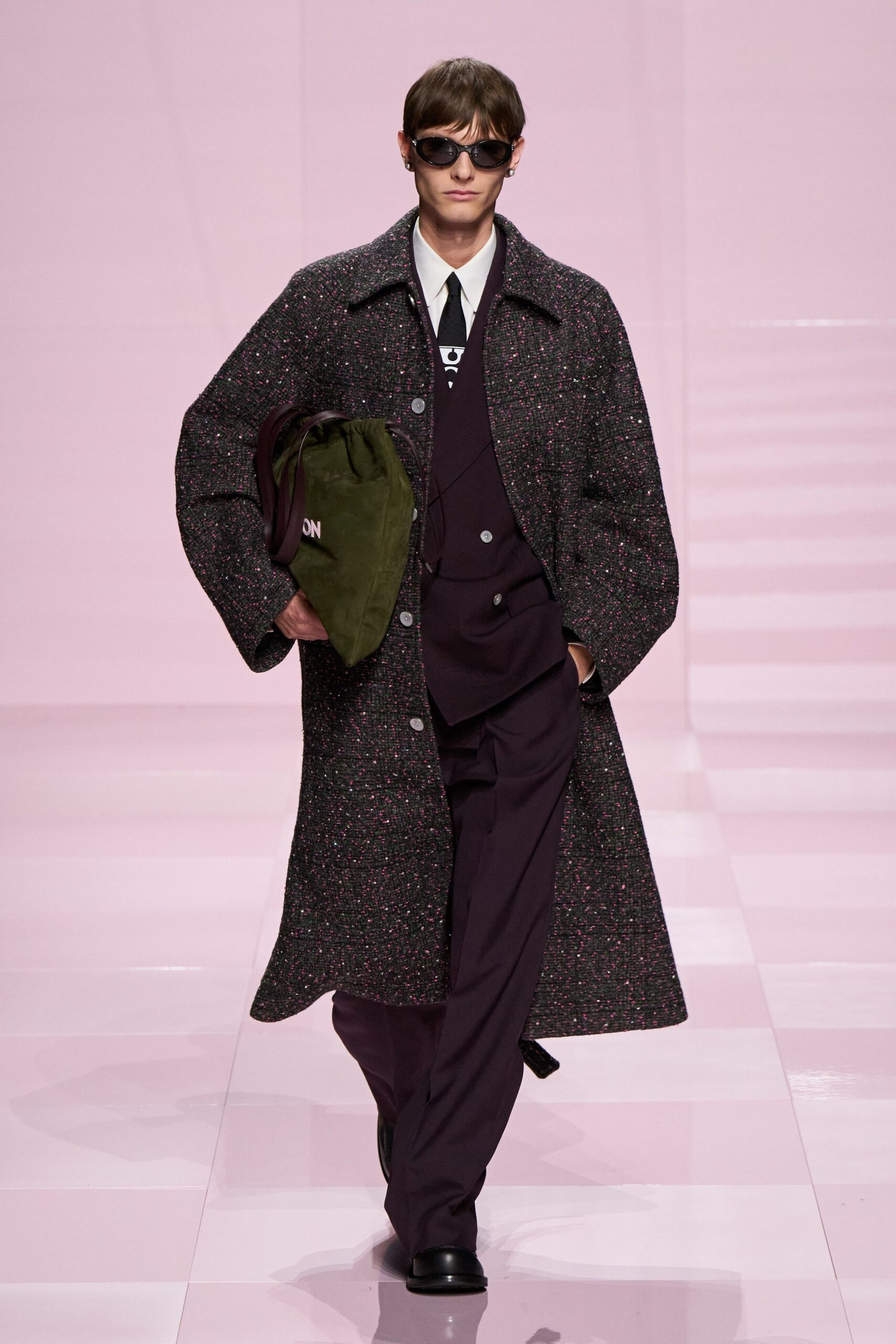 black wool long-sleeve collared relaxed buttoned layered coat