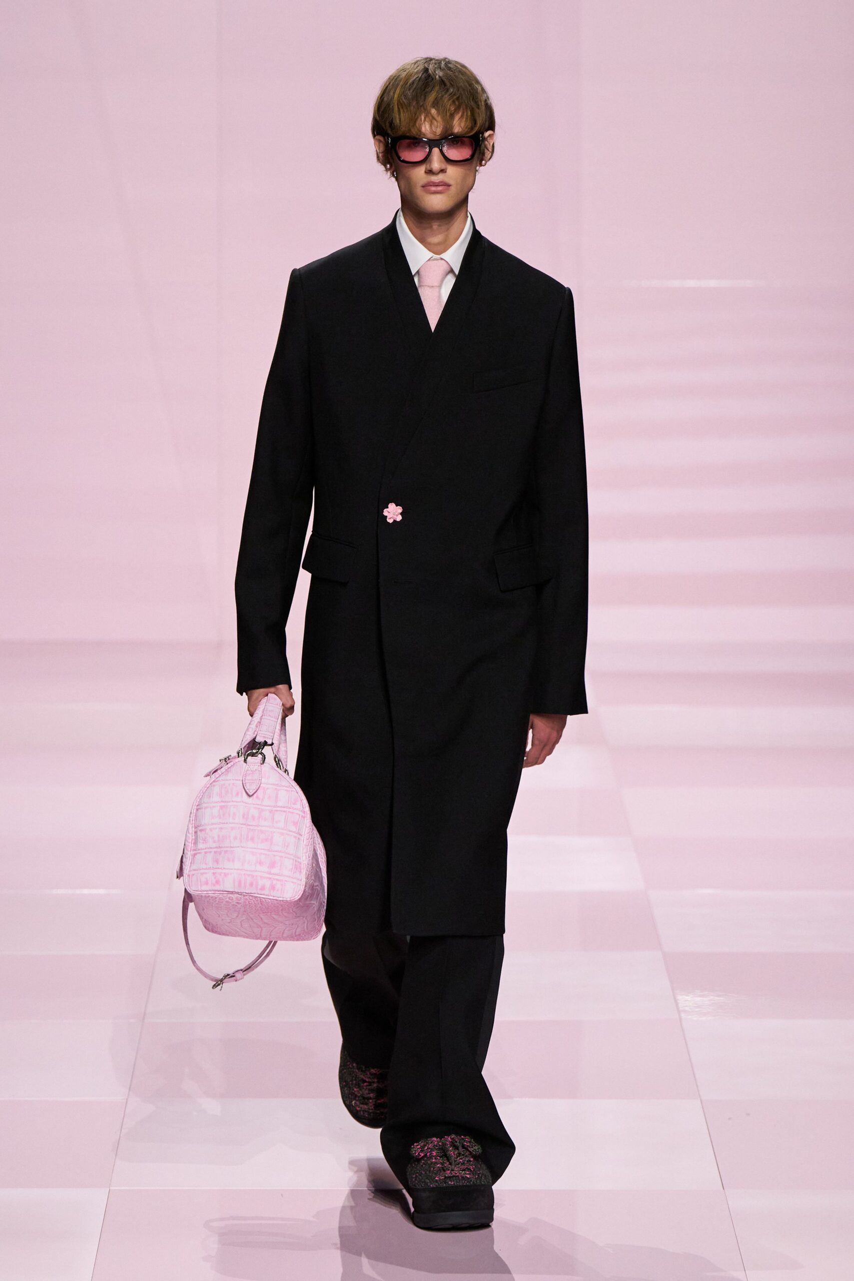 black wool long-sleeve collared tailored buttoned coat
