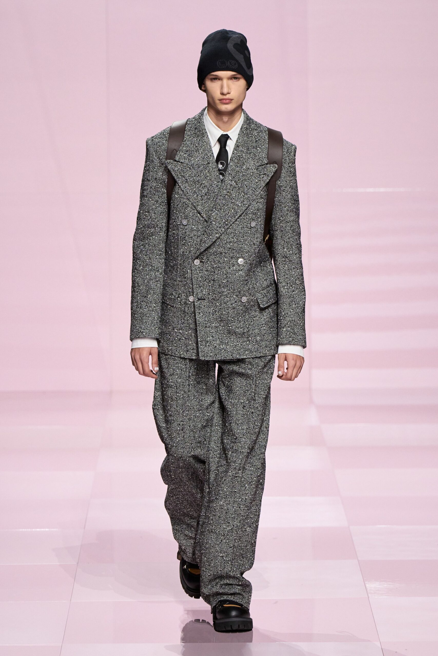 gray tweed long-sleeve collared relaxed buttoned pockets suit