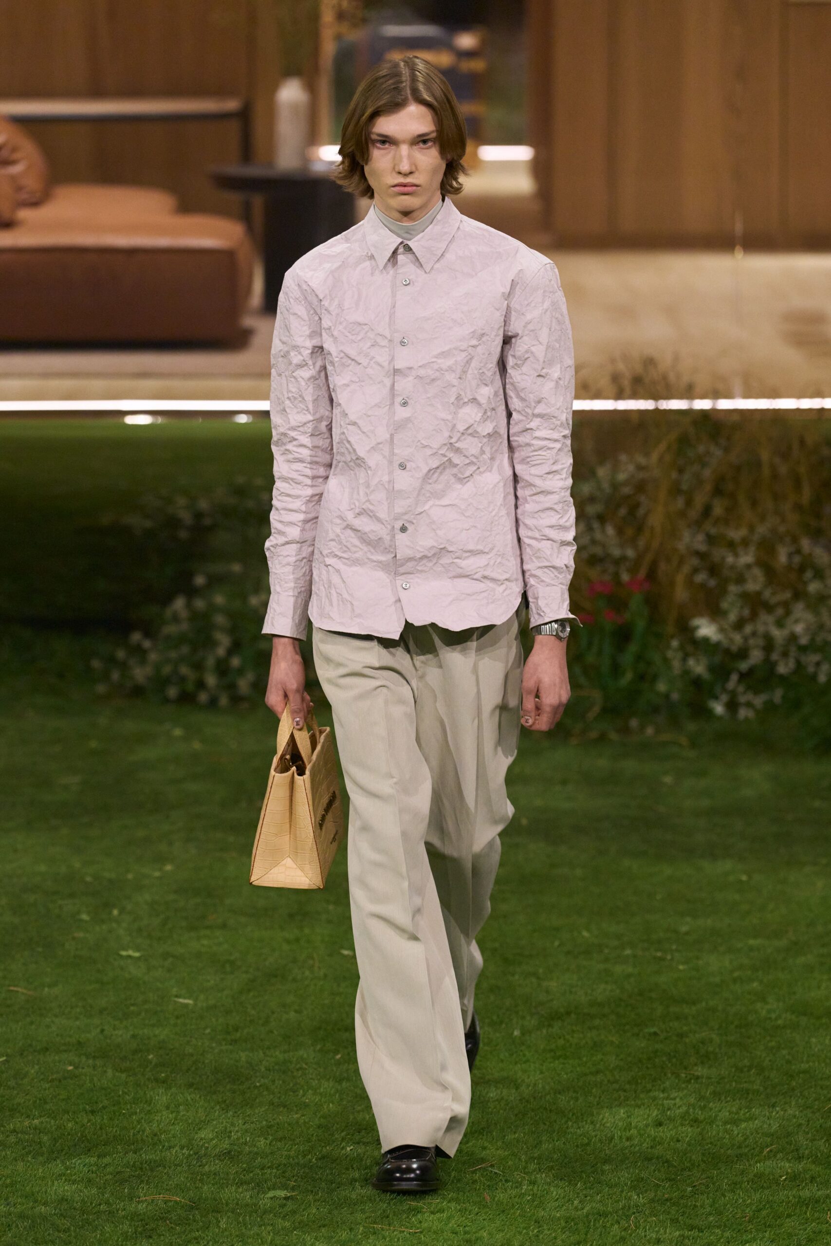 pink cotton long-sleeve collared fitted pleated shirt