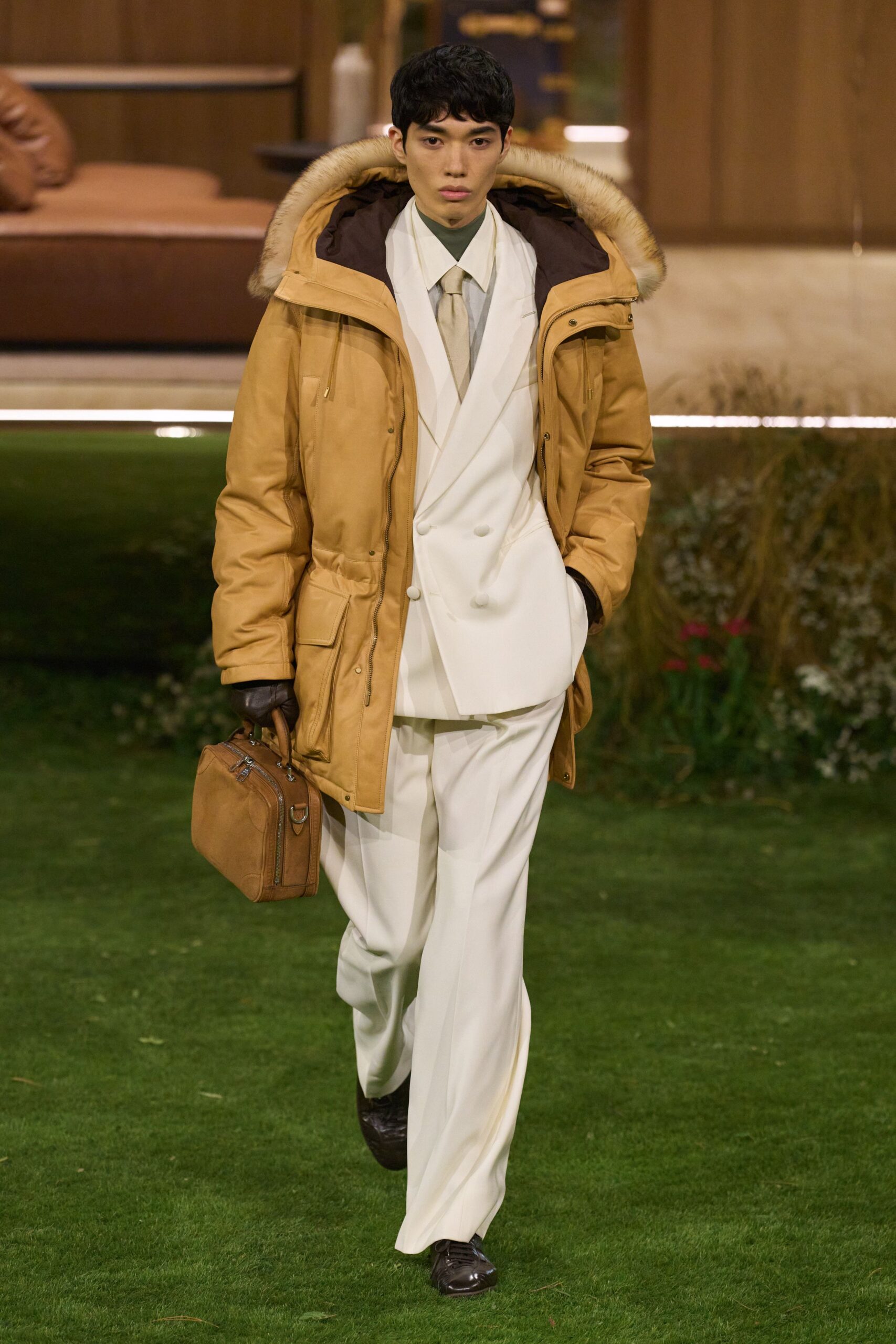 white long-sleeve collared tailored buttoned suit