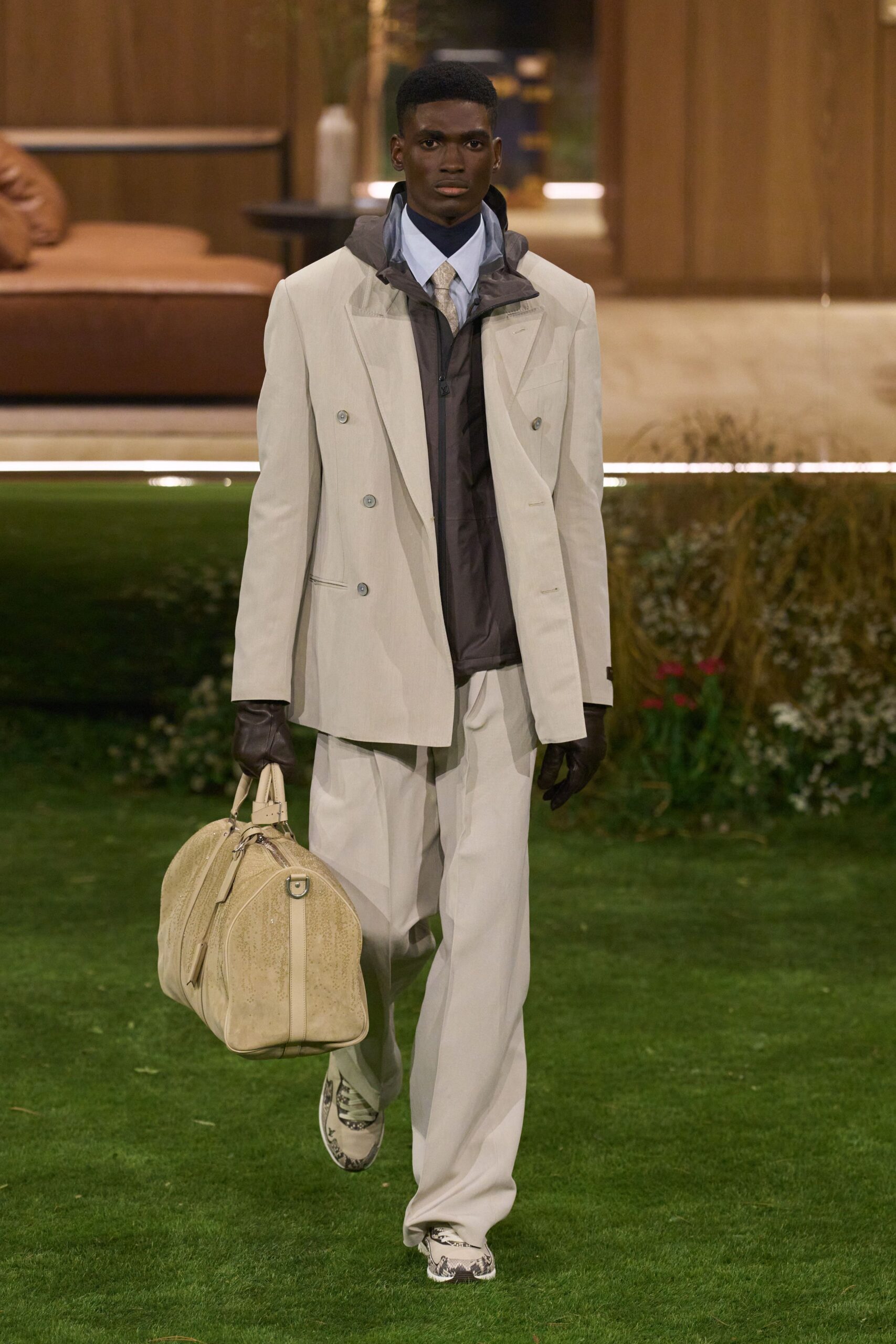 beige cotton long-sleeve collared tailored buttoned blazer