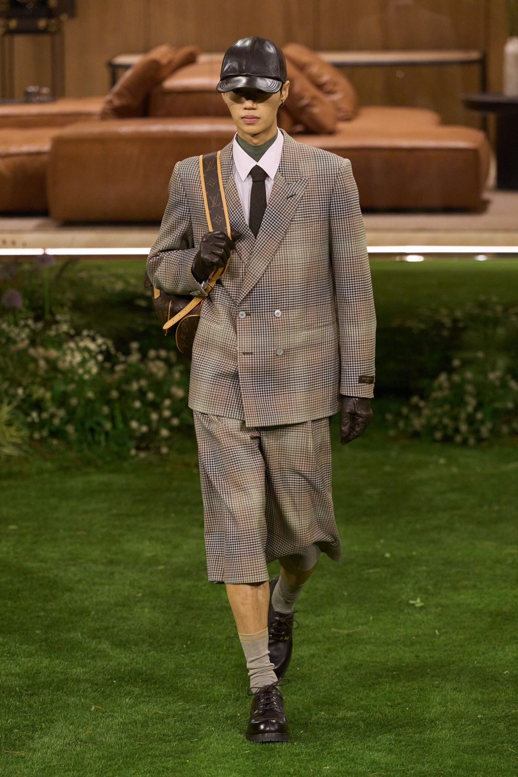 brown wool short-sleeve collared tailored checked suit