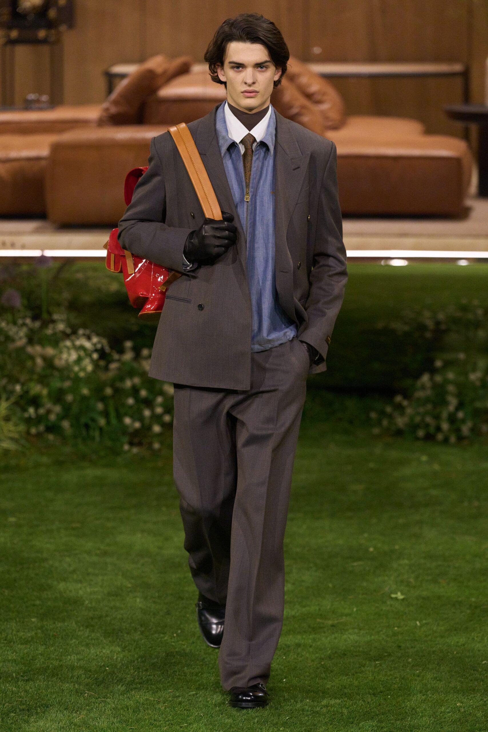 gray wool long-sleeve collared tailored buttoned suit