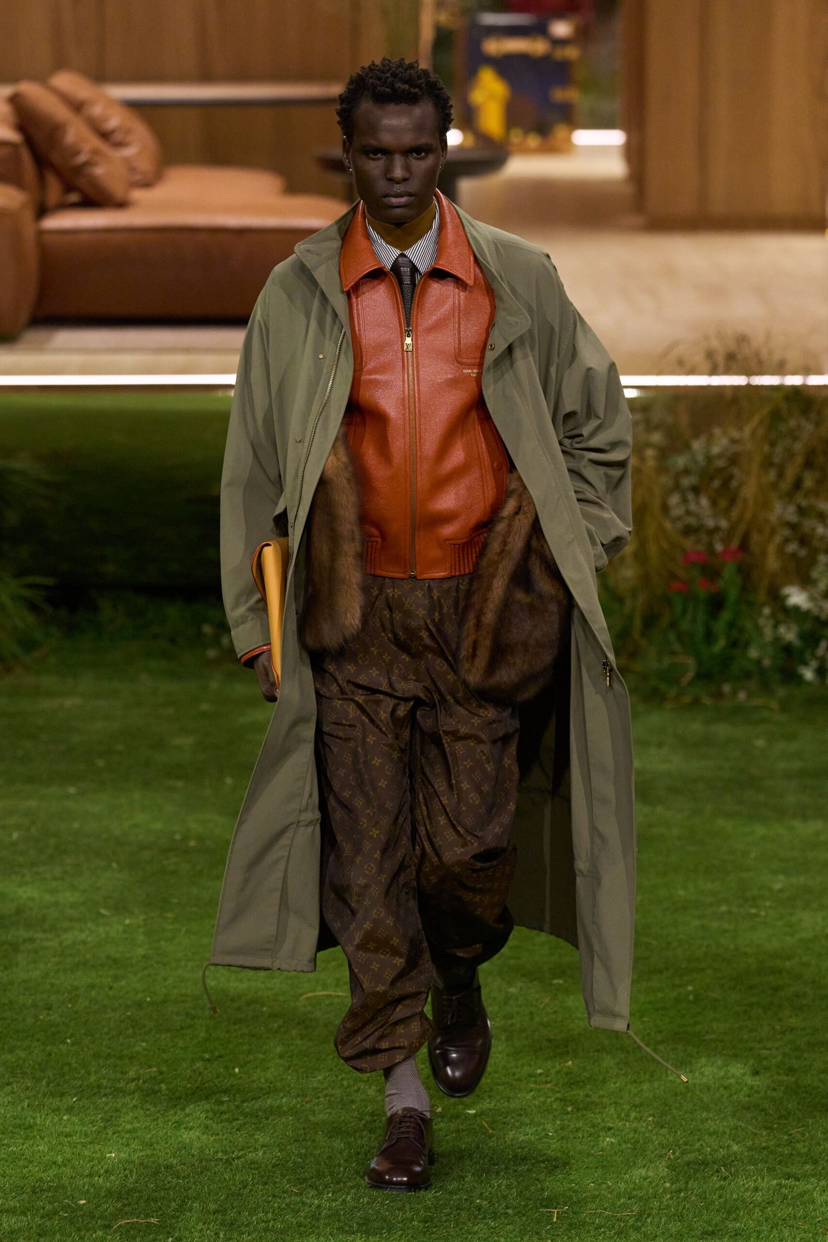 green cotton long-sleeve relaxed buttoned coat