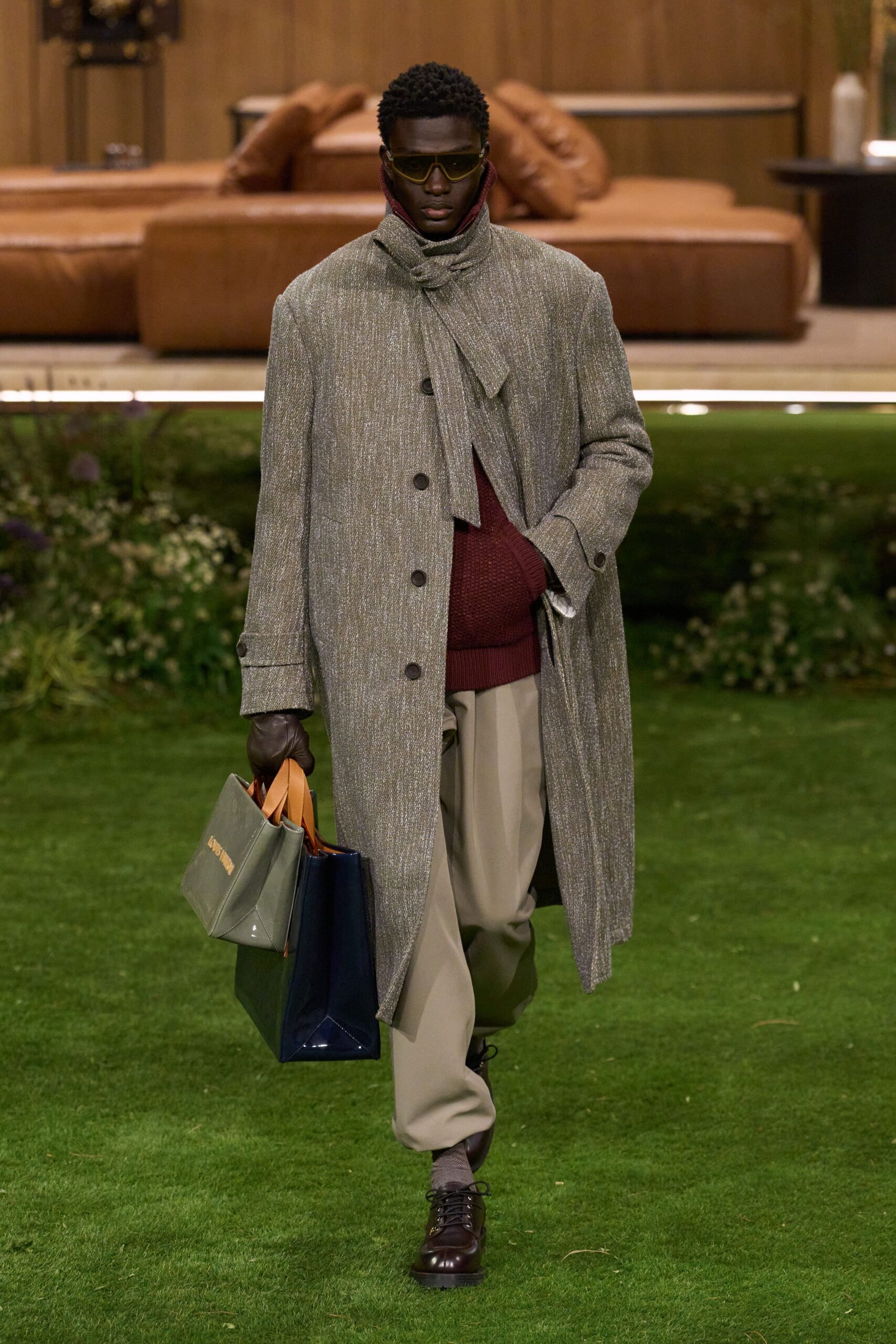 gray wool long-sleeve collared relaxed buttoned coat