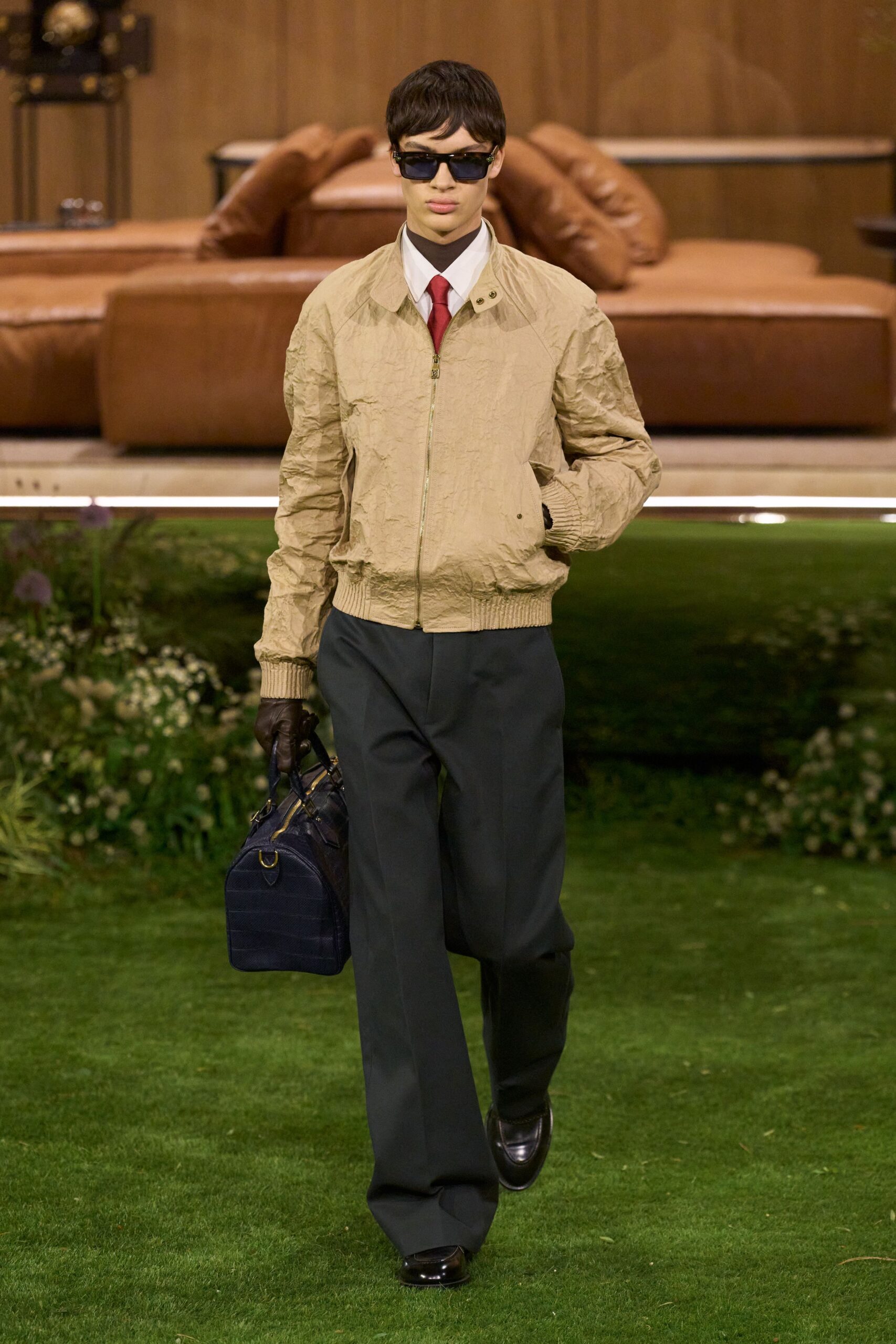 beige cotton long-sleeve collared fitted zippered jacket