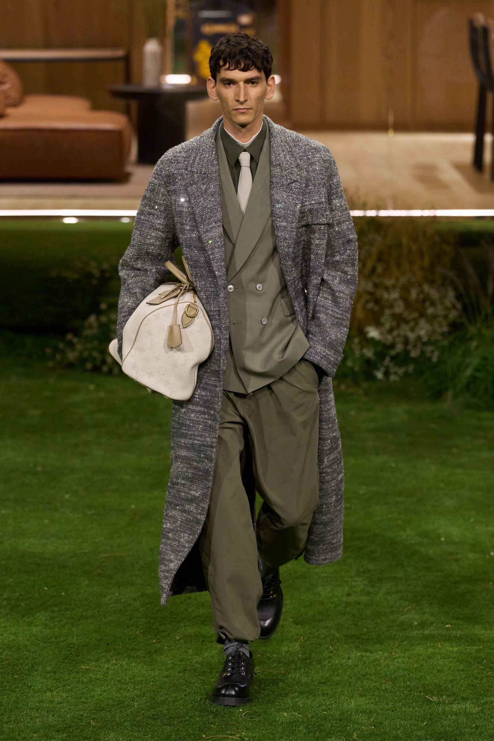 green cotton long-sleeve collared tailored buttoned suit