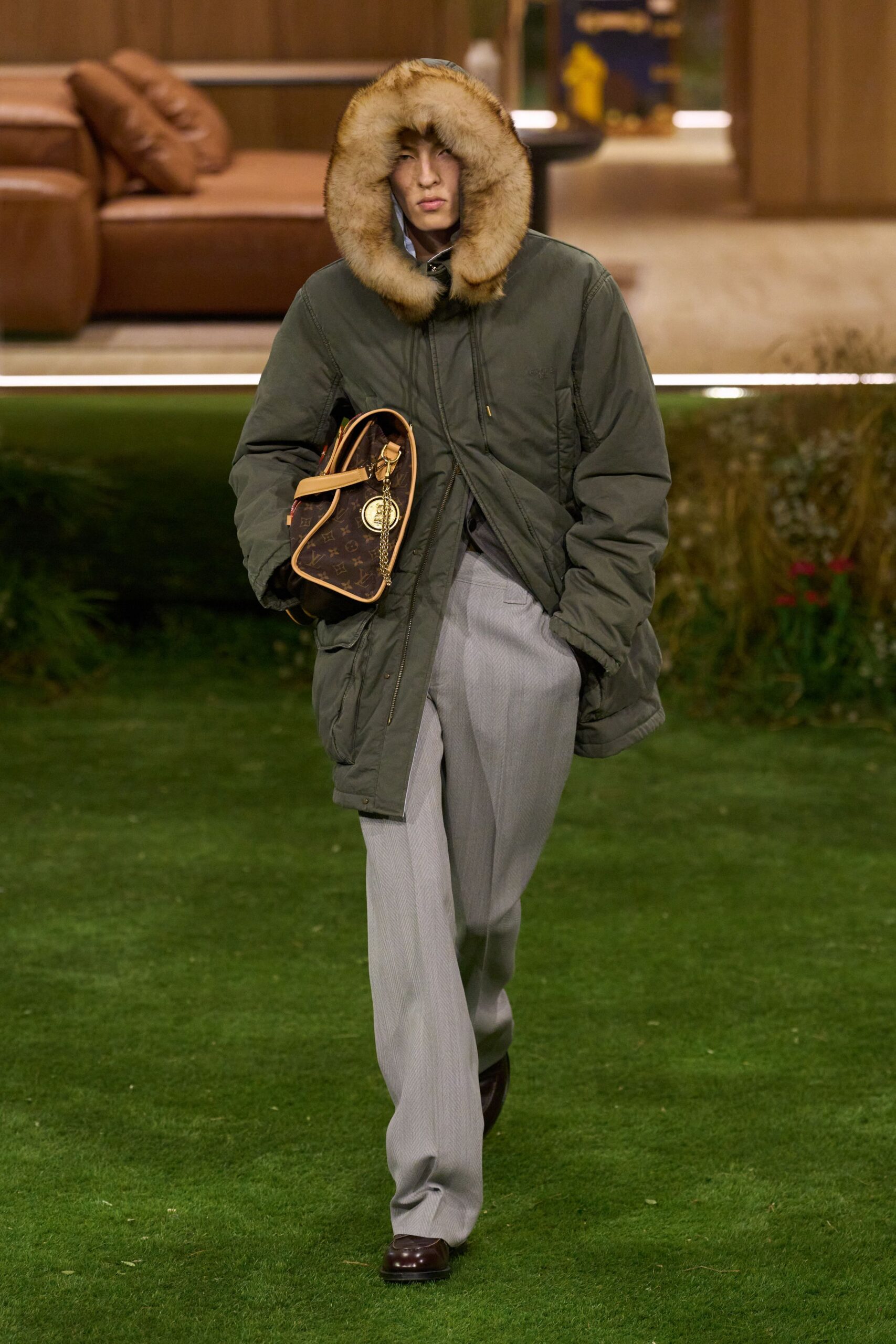 green faux-fur long-sleeve hooded relaxed zippered parka