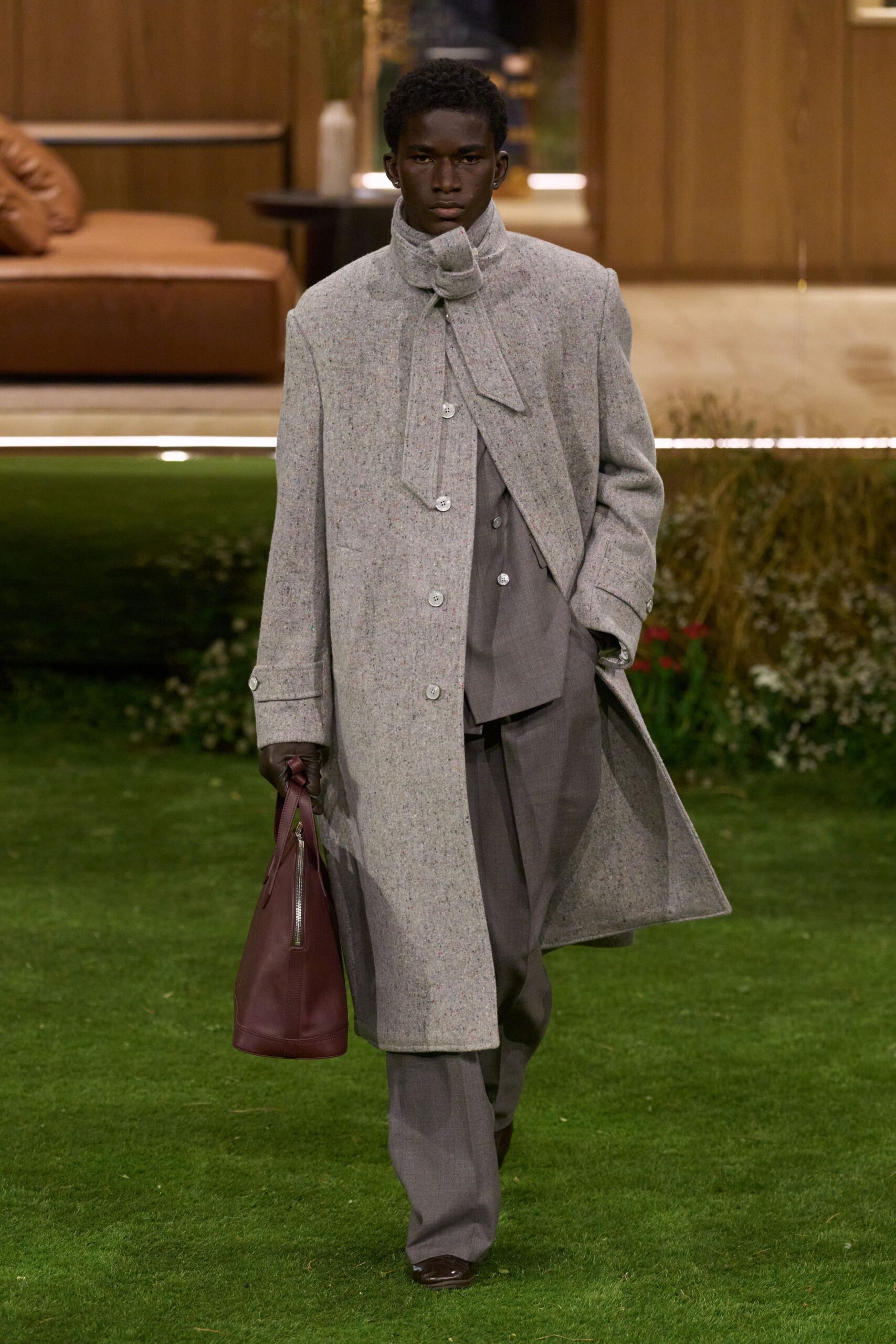 gray wool long-sleeve collared fitted buttoned suit