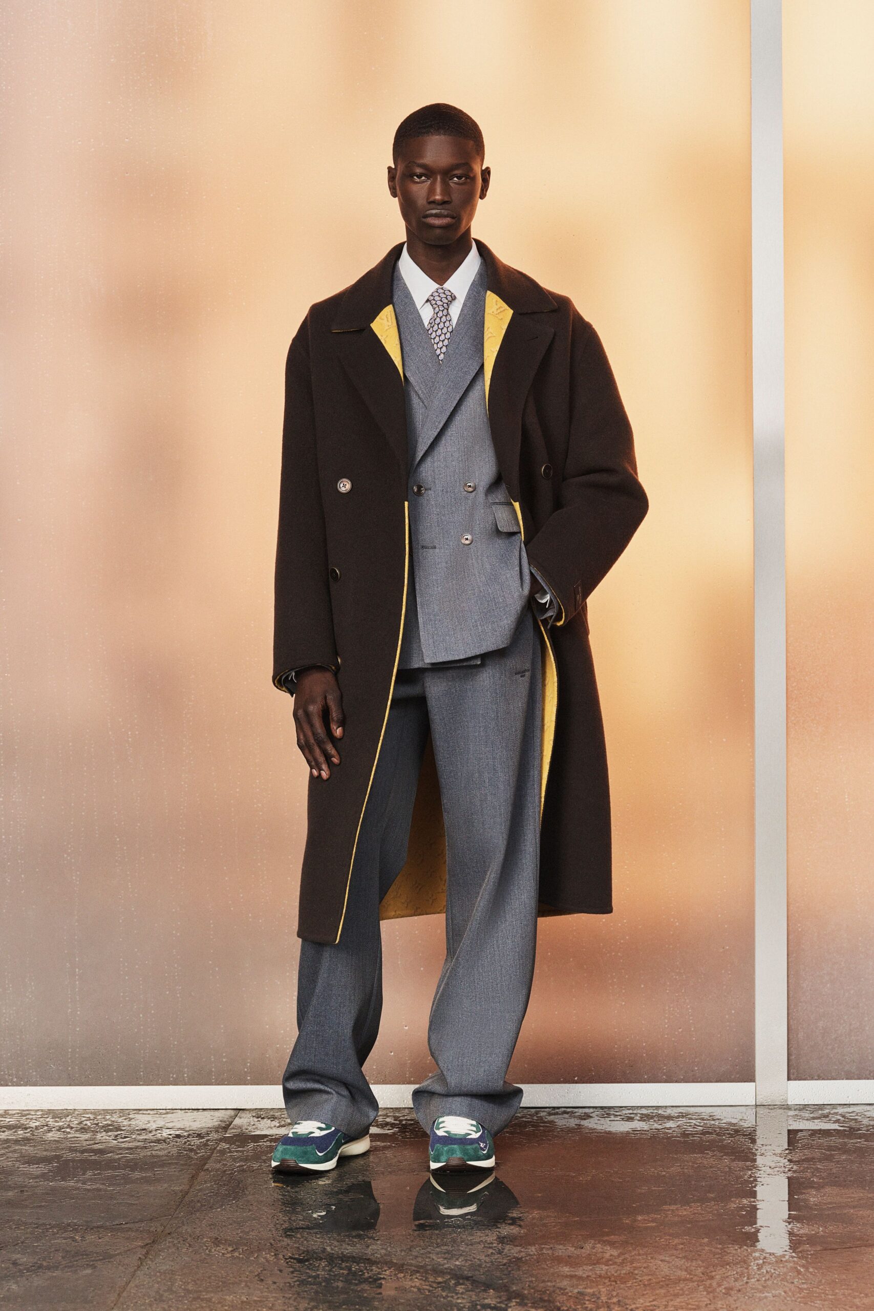 black wool long-sleeve collared structured coat