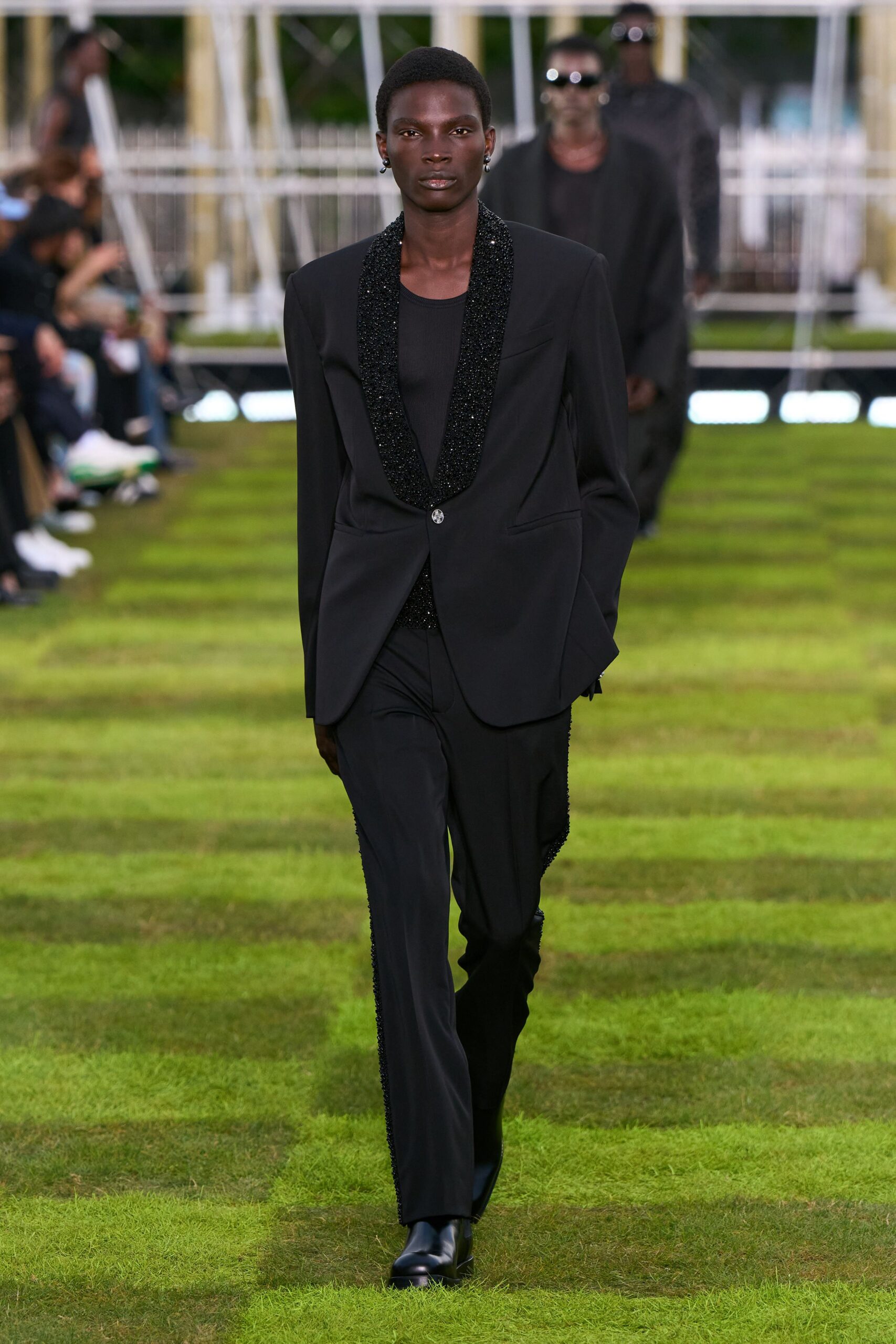black silk long-sleeve collared tailored buttoned suit