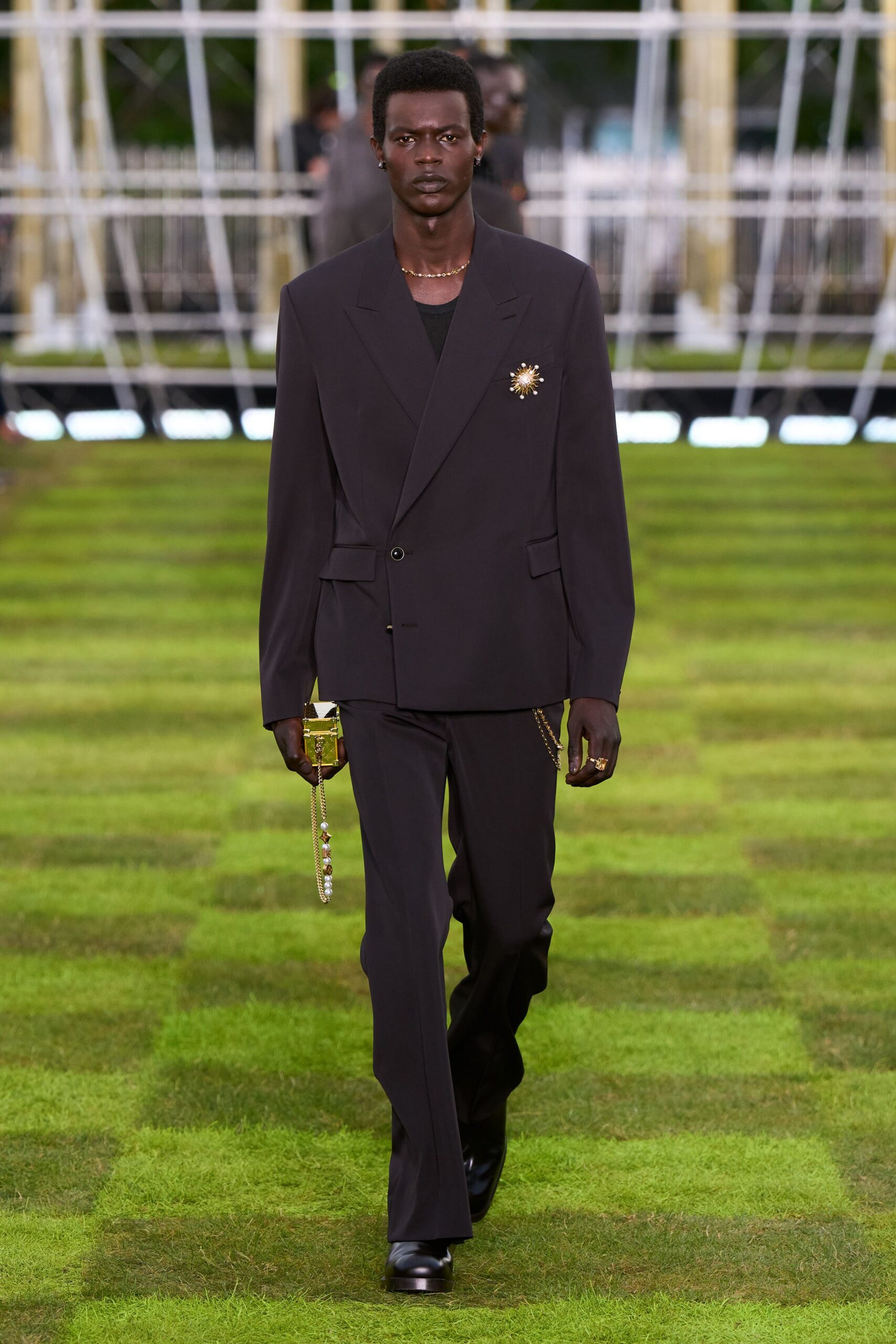 black wool long-sleeve collared tailored buttoned suit
