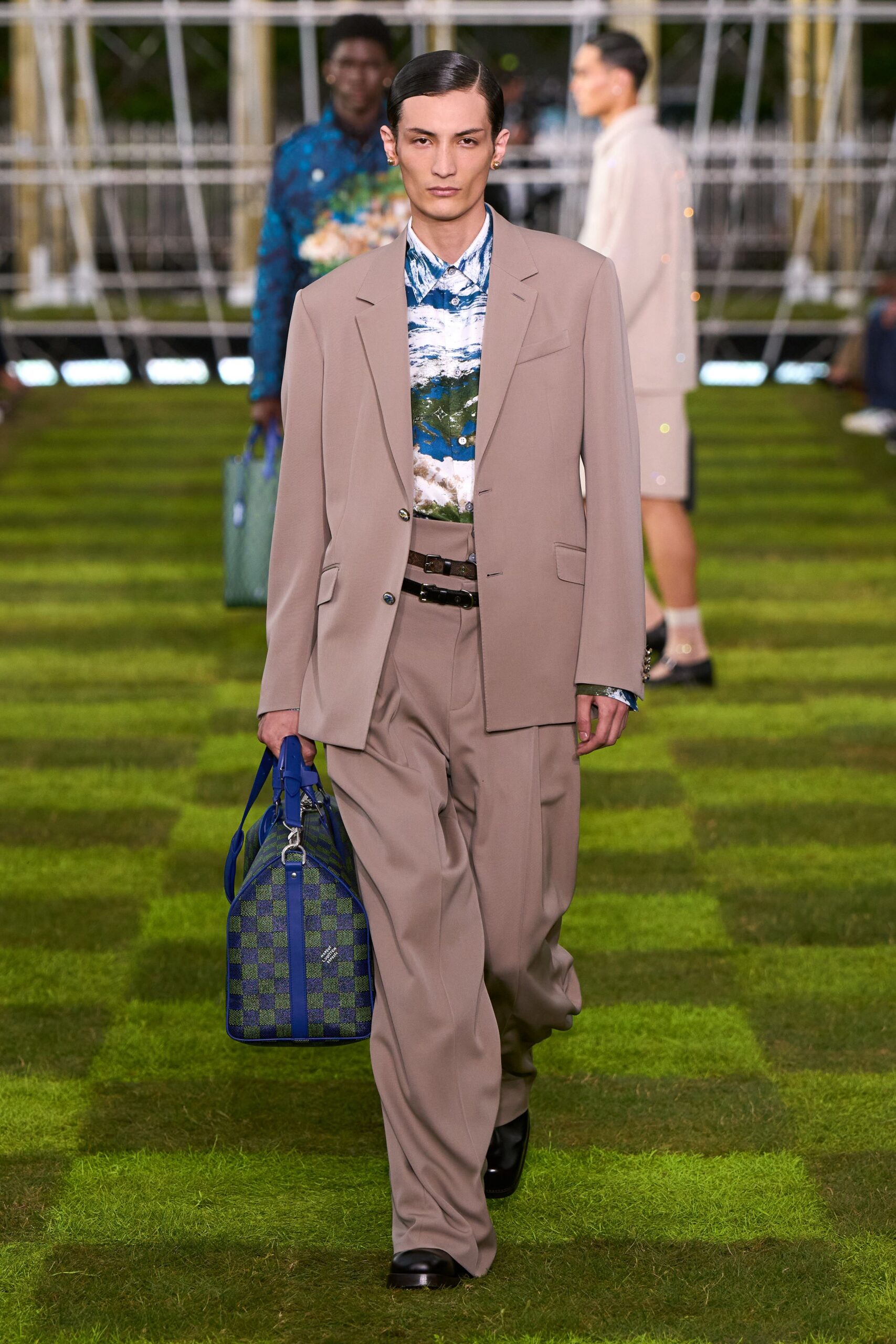 blue long-sleeve collared fitted printed shirt