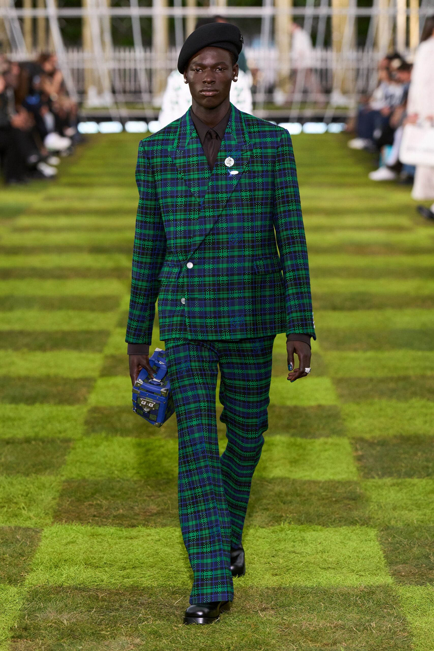 green long-sleeve collared tailored checked suit