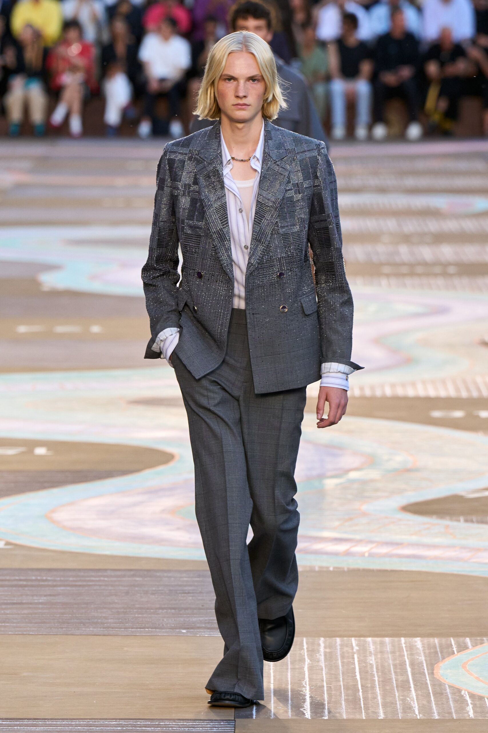 gray wool long-sleeve collared tailored checked buttoned suit