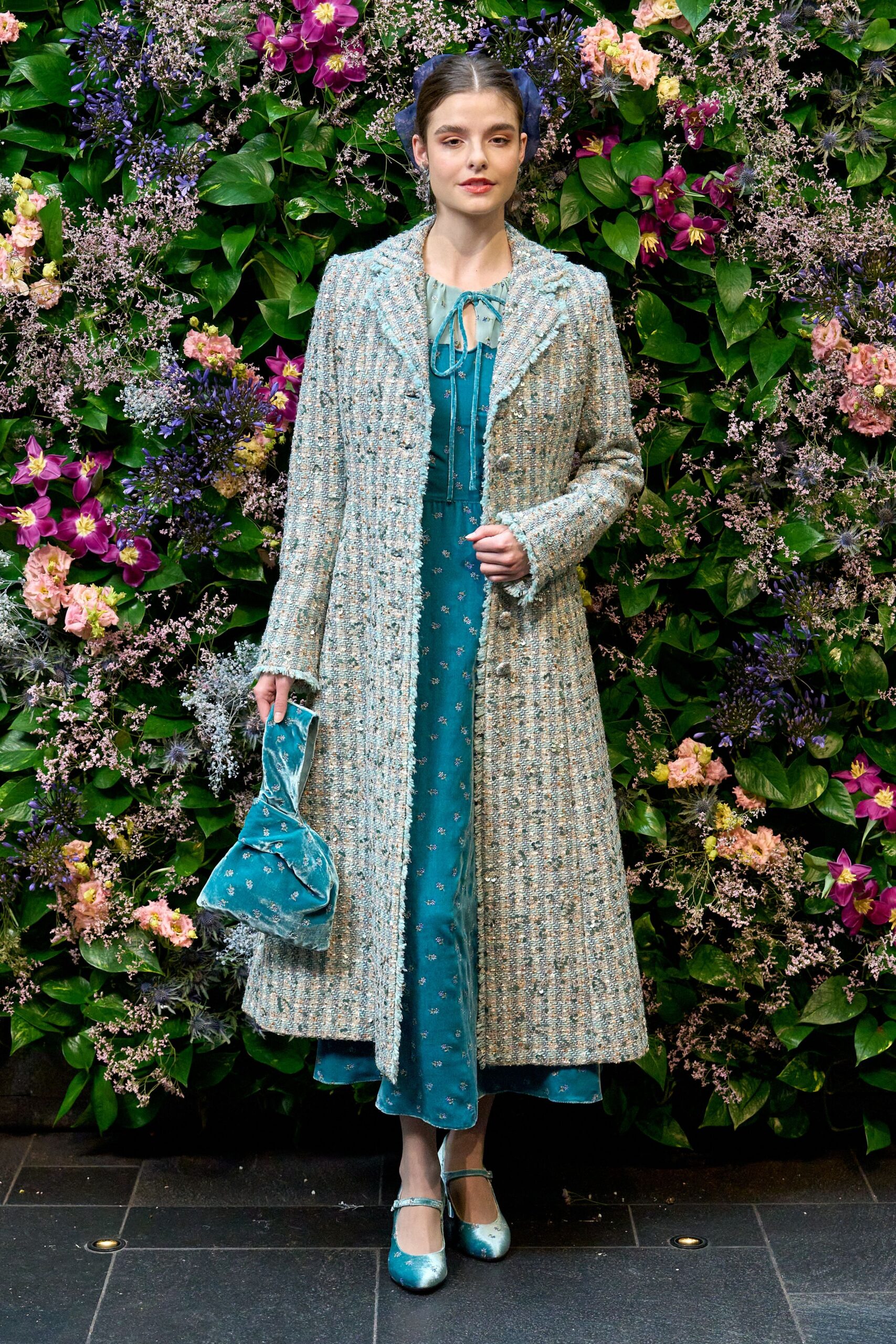 beige tweed long-sleeve collared tailored buttoned embroidered coat