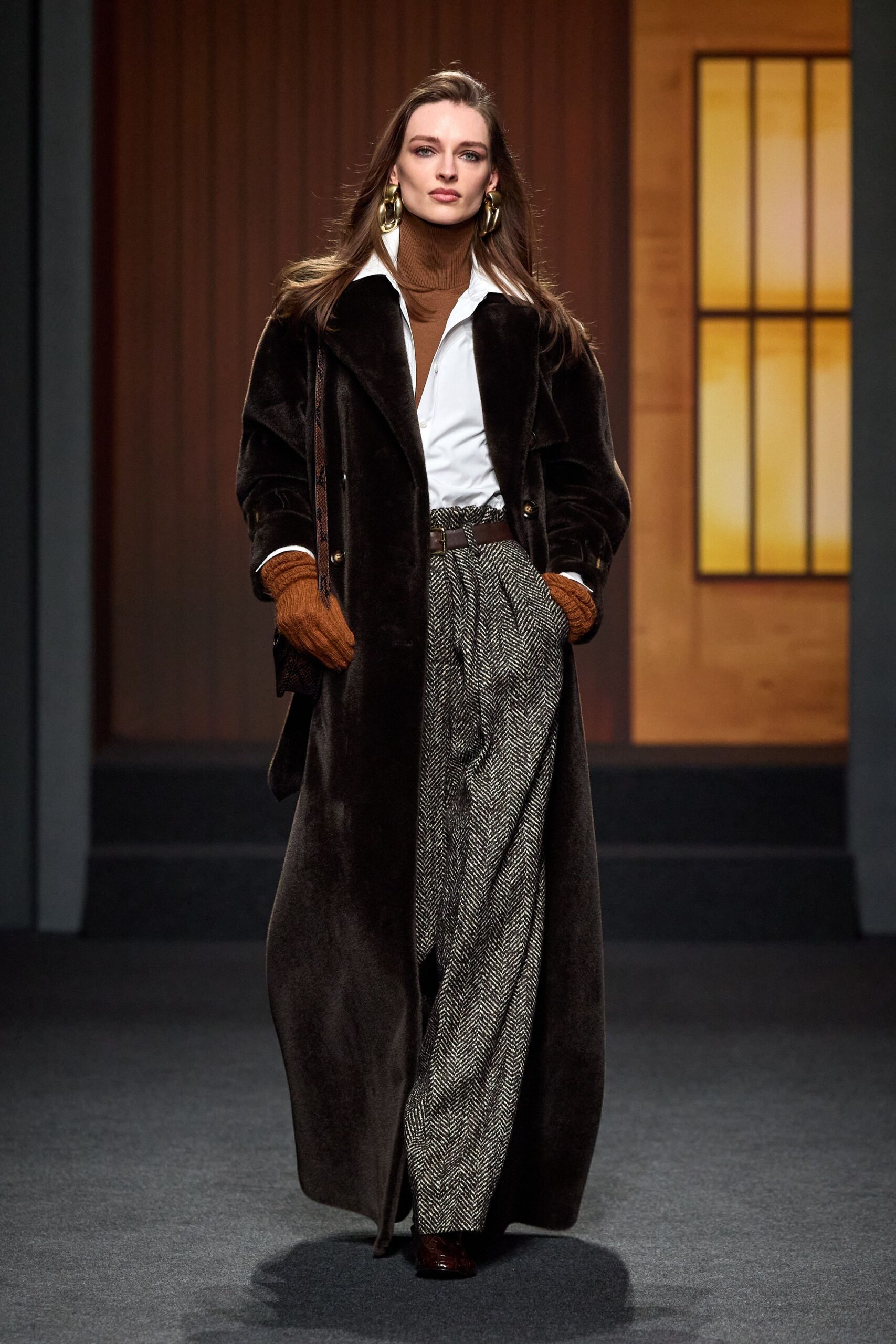 brown leather fitted gloves