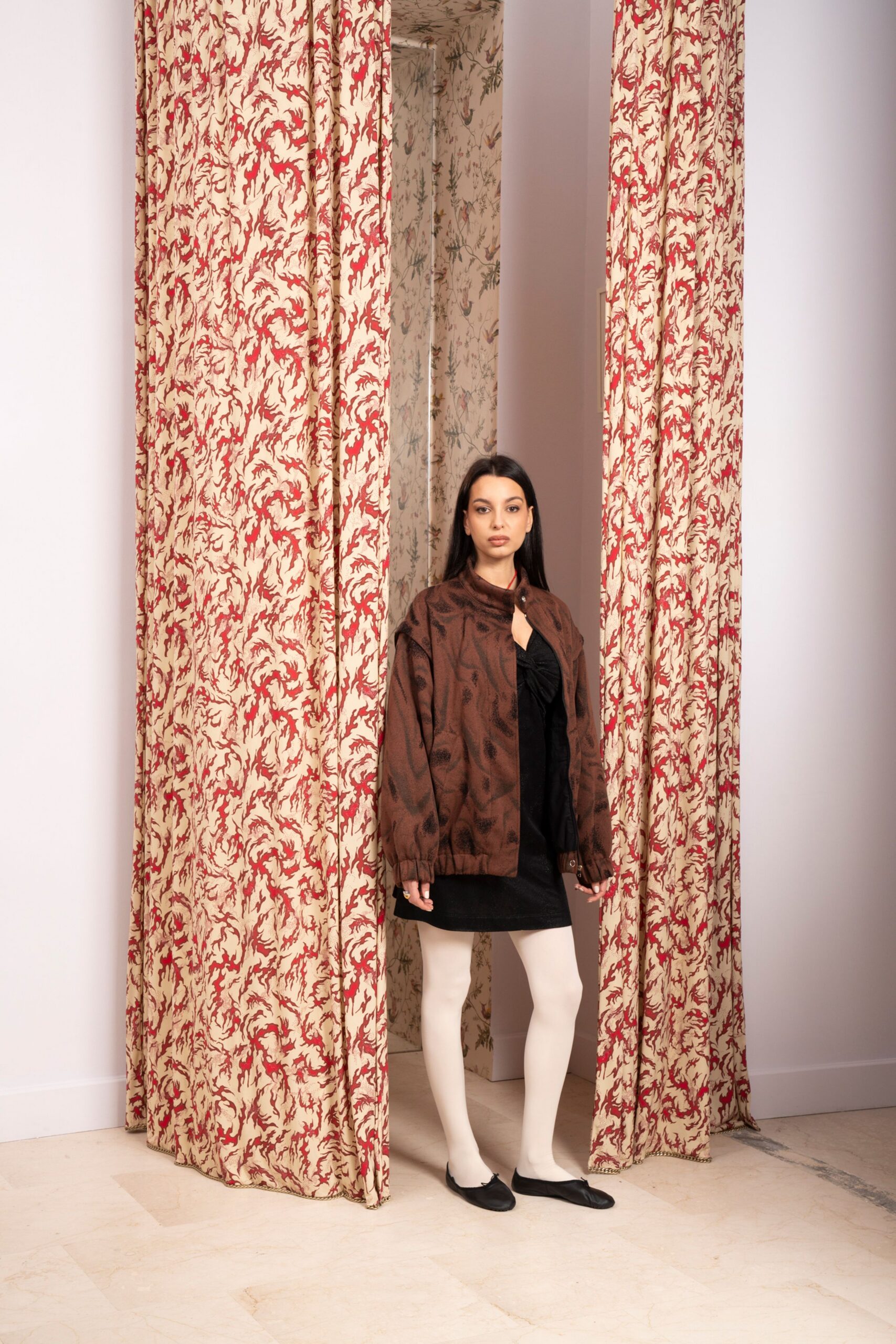brown cotton long-sleeve collared relaxed printed coat