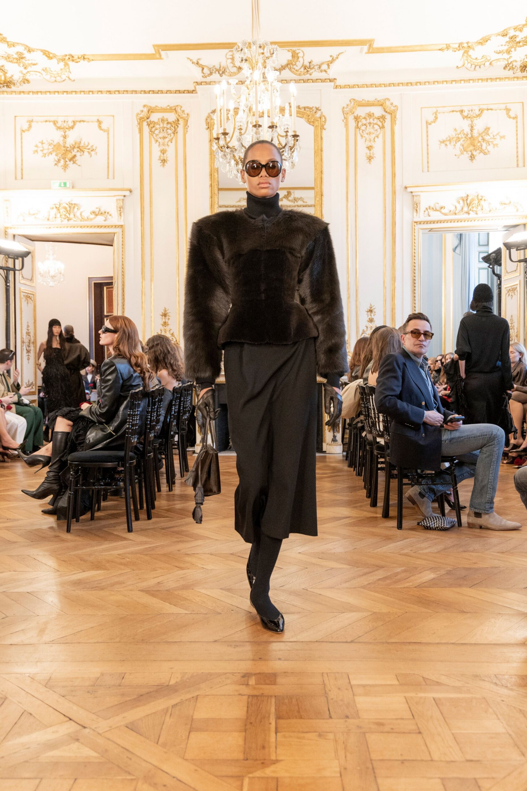 black fur long-sleeve high-neck fitted coat