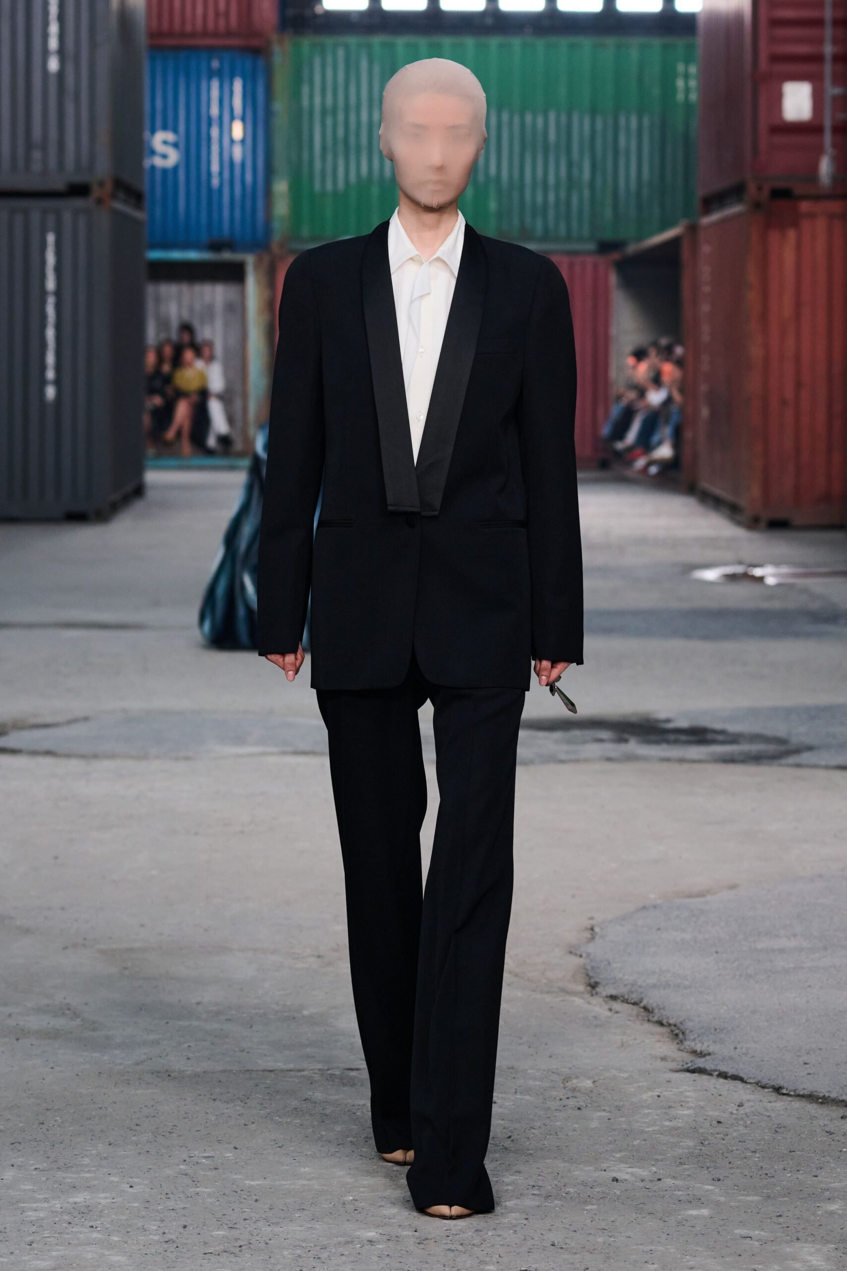 black long-sleeve collared tailored buttoned suit