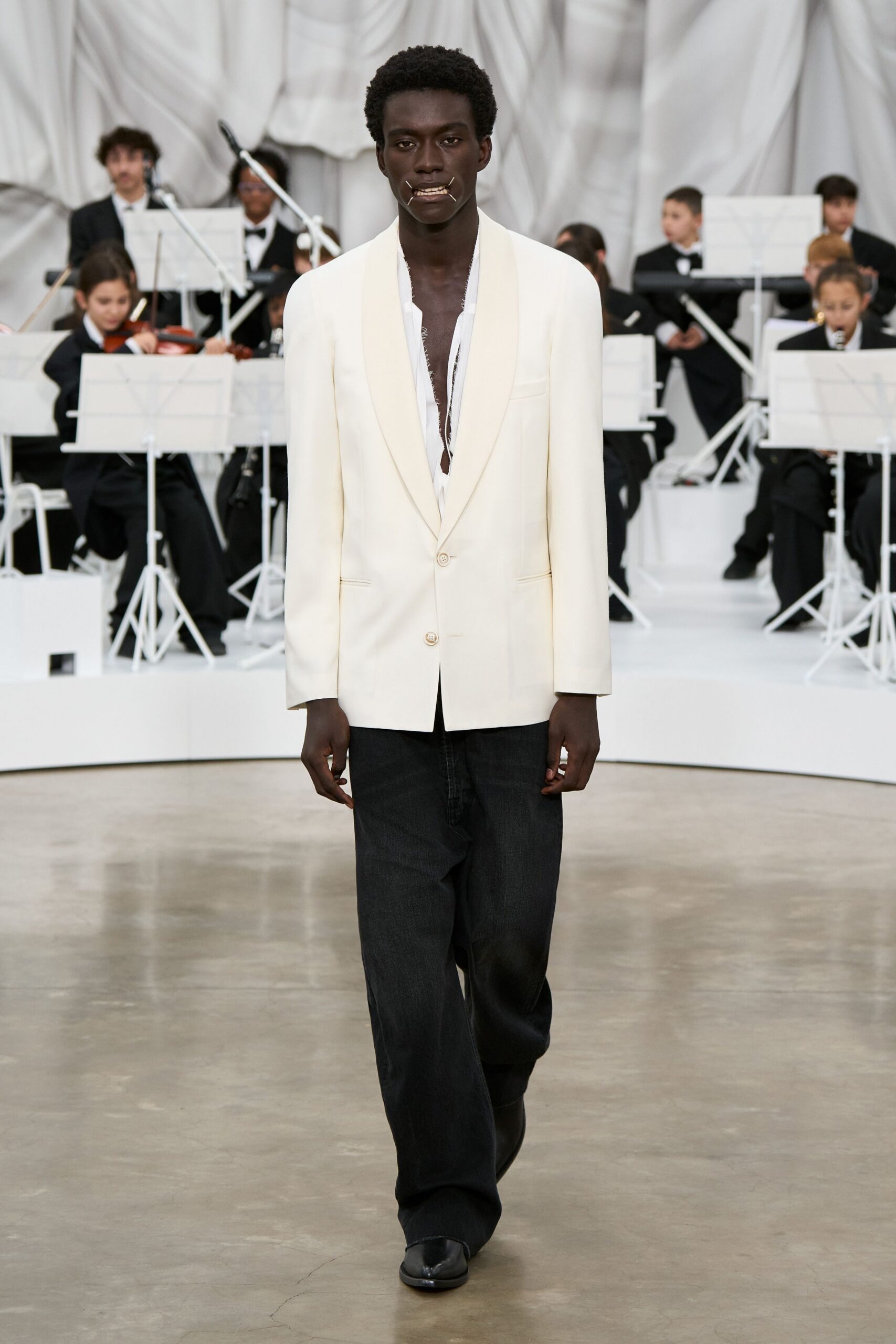 white cotton long-sleeve collared structured buttoned blazer