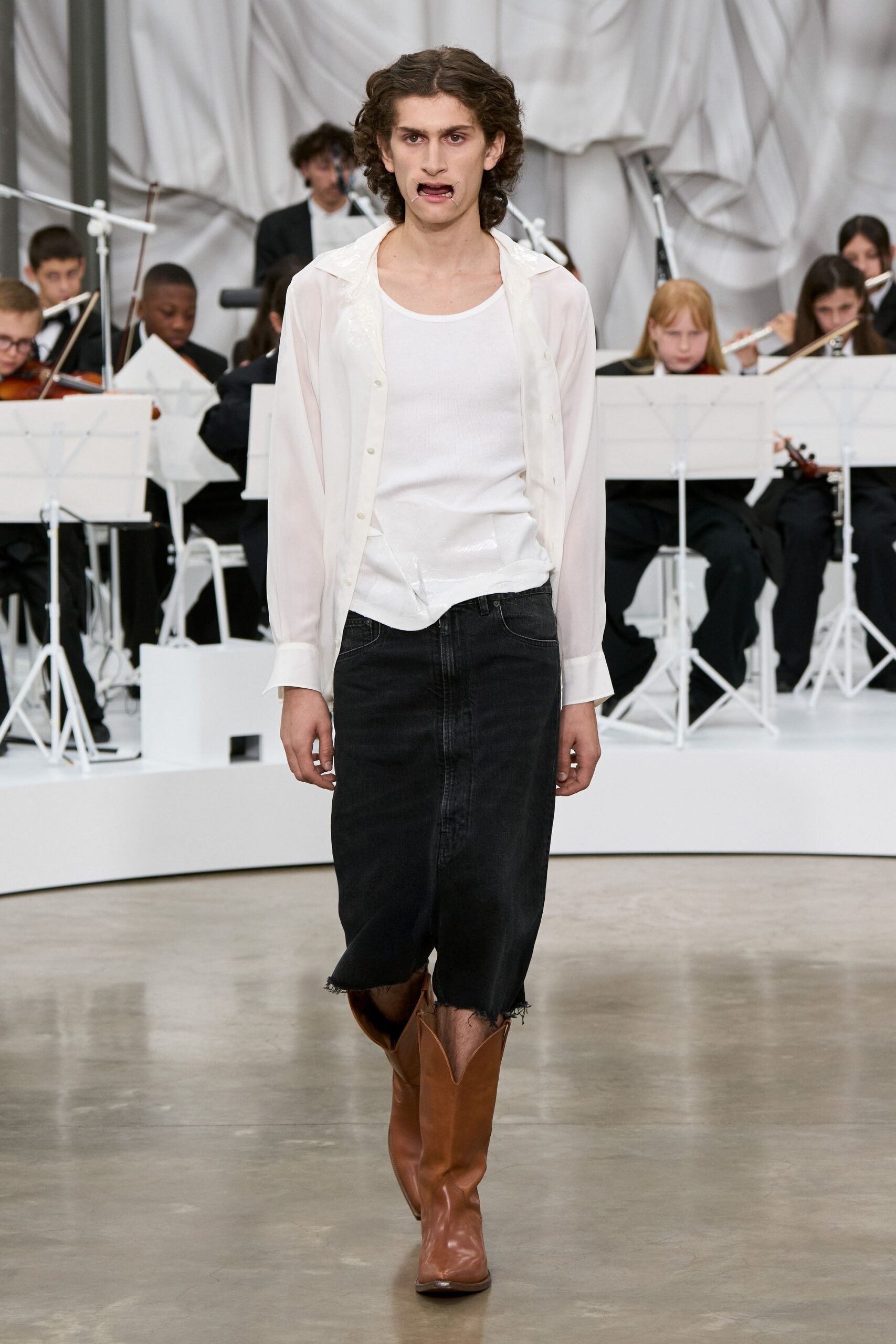 black denim relaxed high-waisted fringed skirt