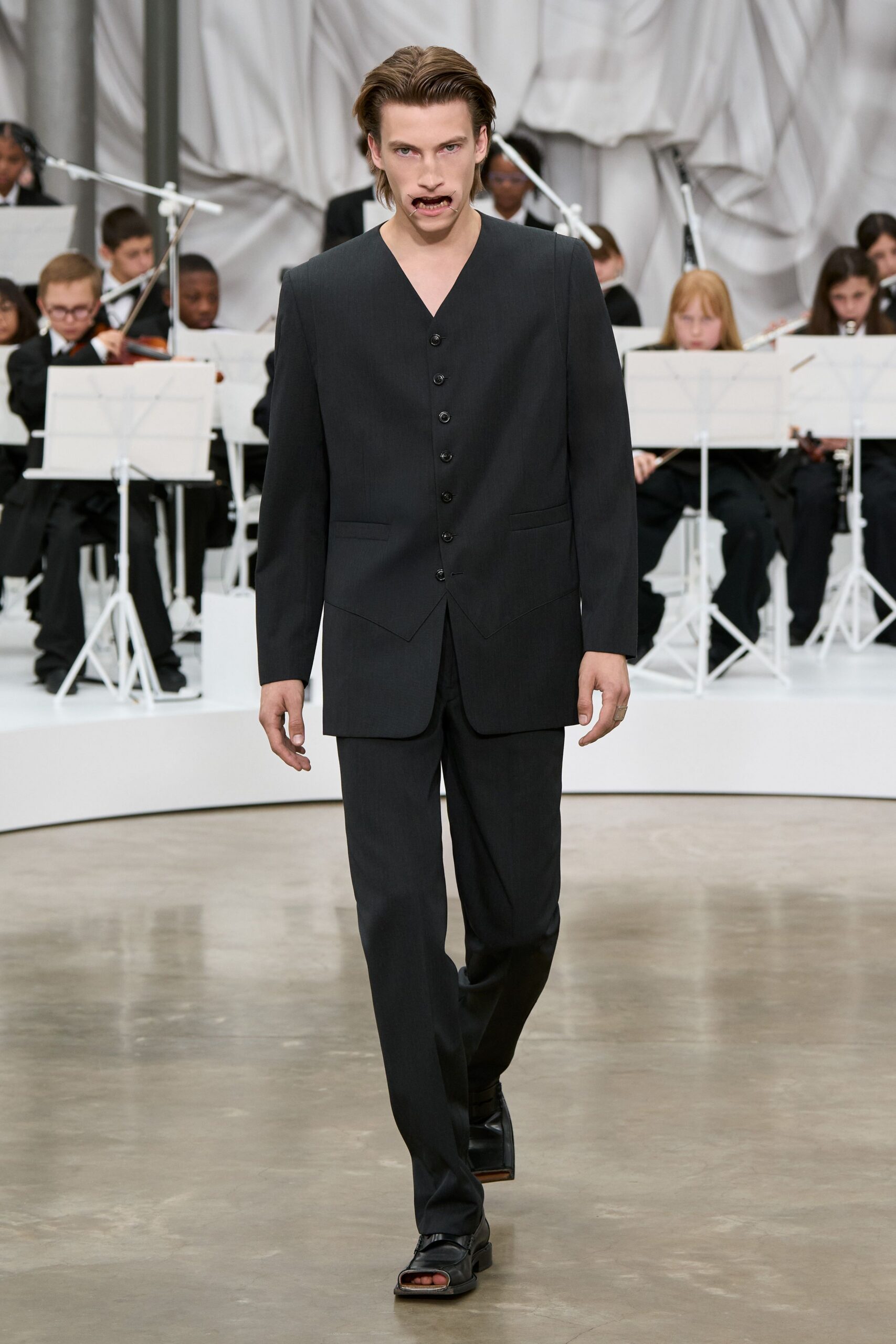 black cotton long-sleeve v-neck tailored suit