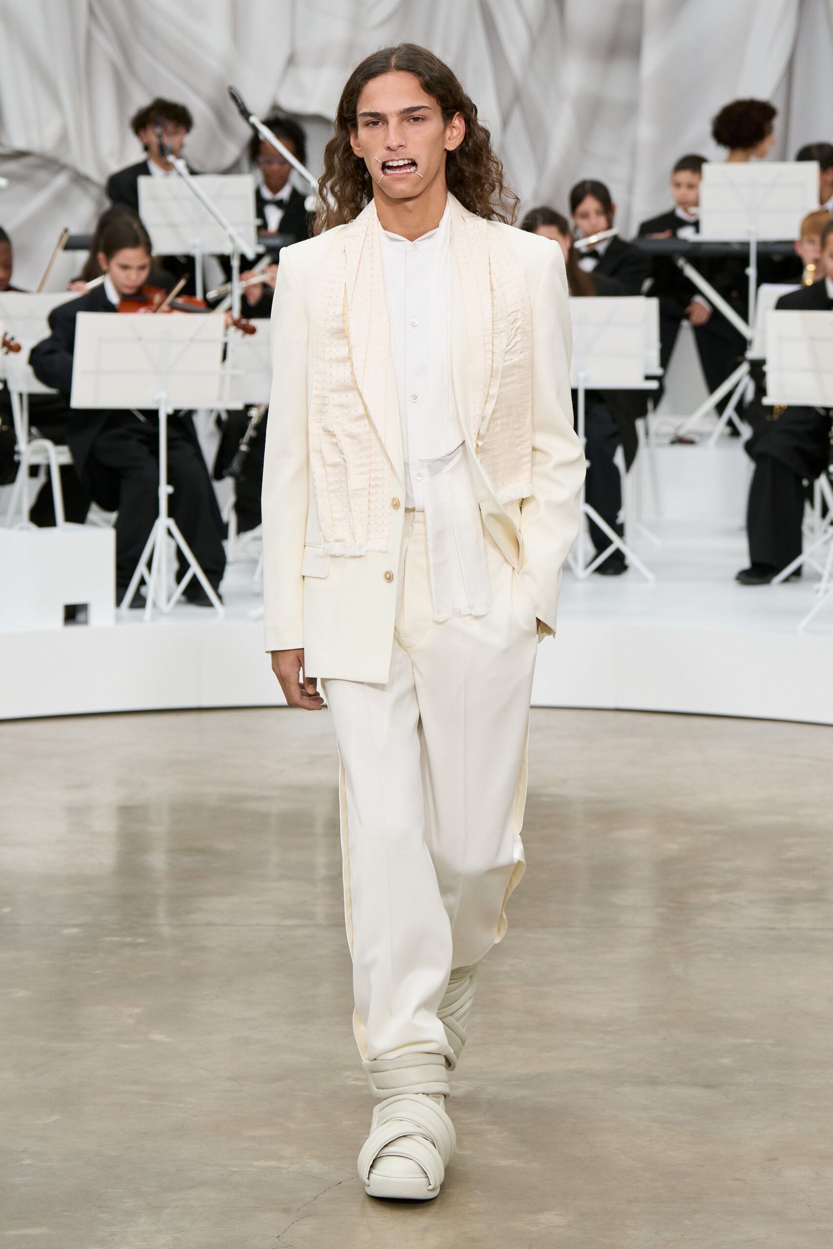 white cotton long-sleeve collared fitted buttoned suit
