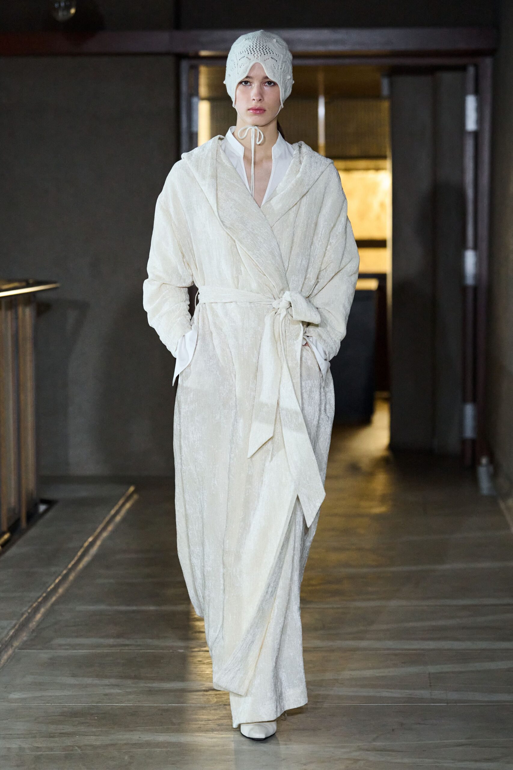 white silk long-sleeve collared relaxed belted draped coat