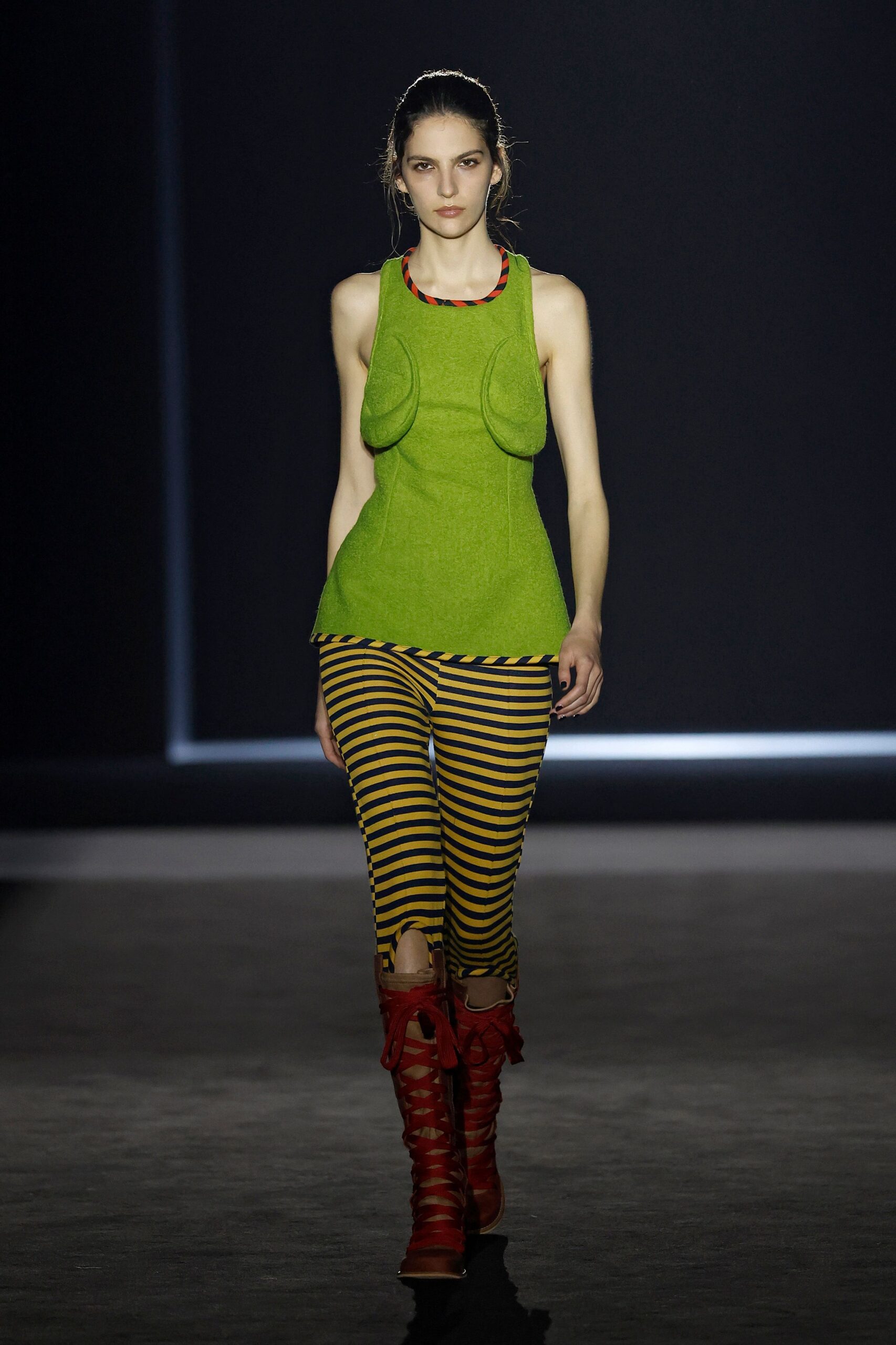 green wool sleeveless high-neck fitted pleated top