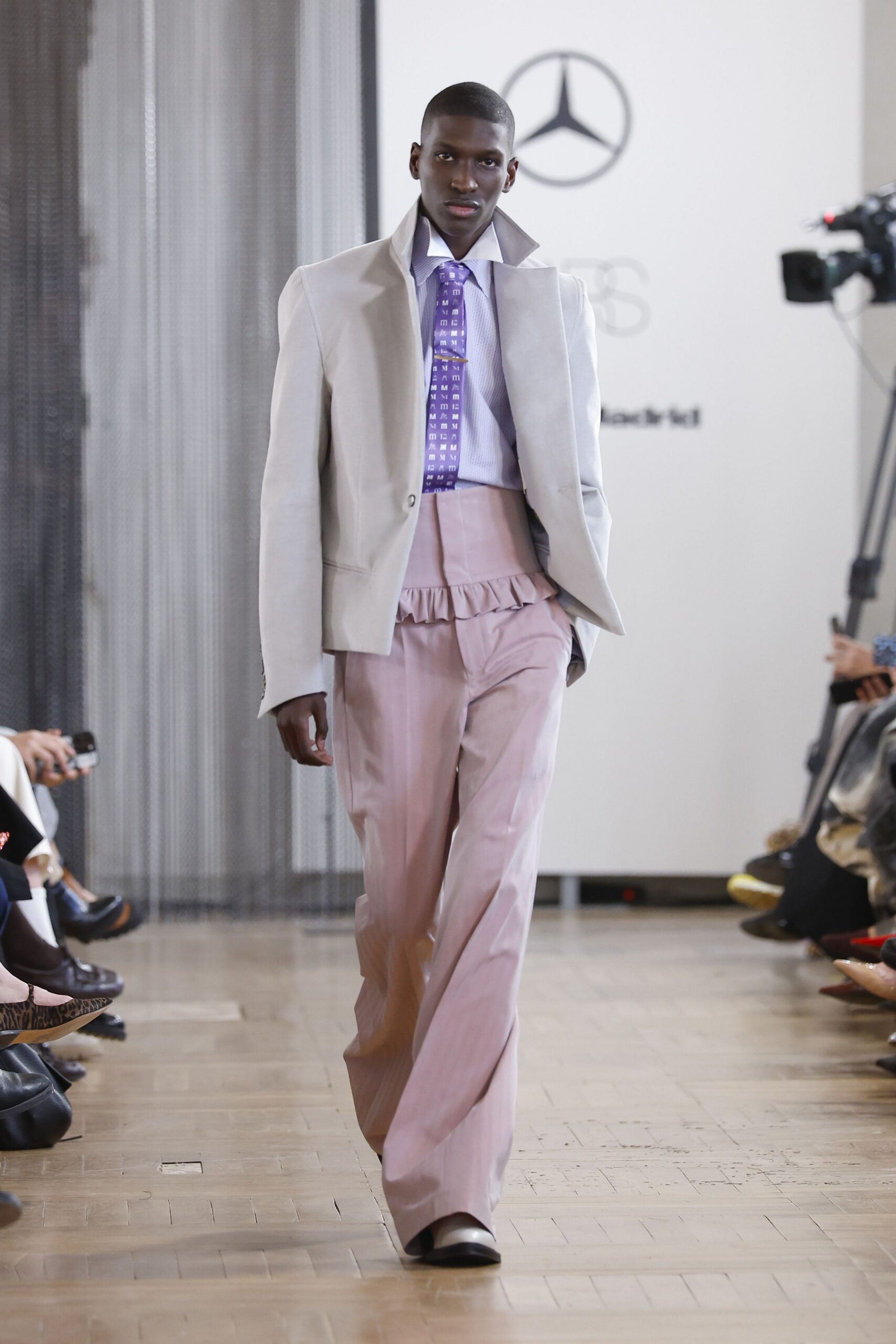 gray cotton long-sleeve collared structured buttoned jacket